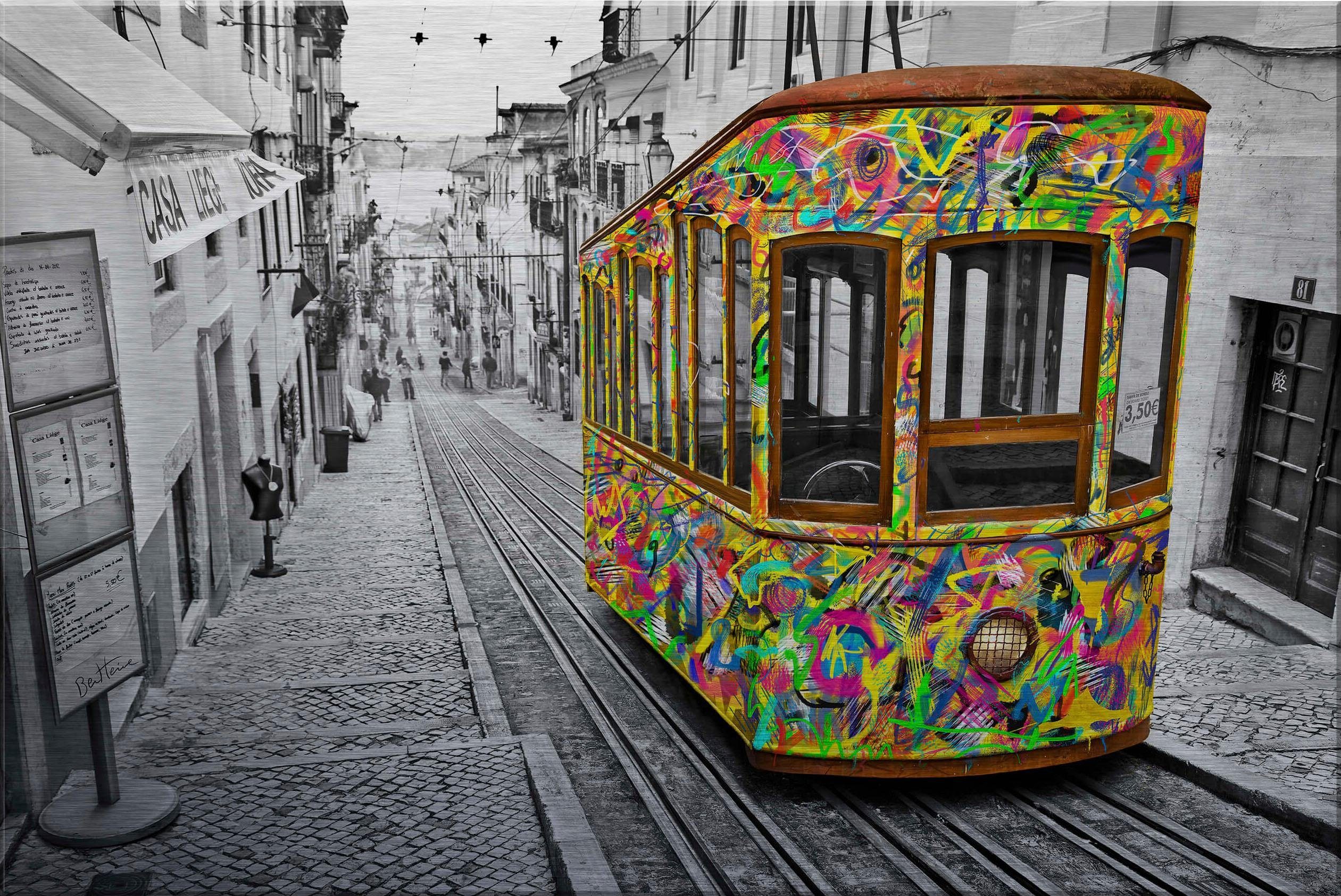 Wall-Art Metalen artprint Ben Heine - Tram in Lissabon met zilvereffect