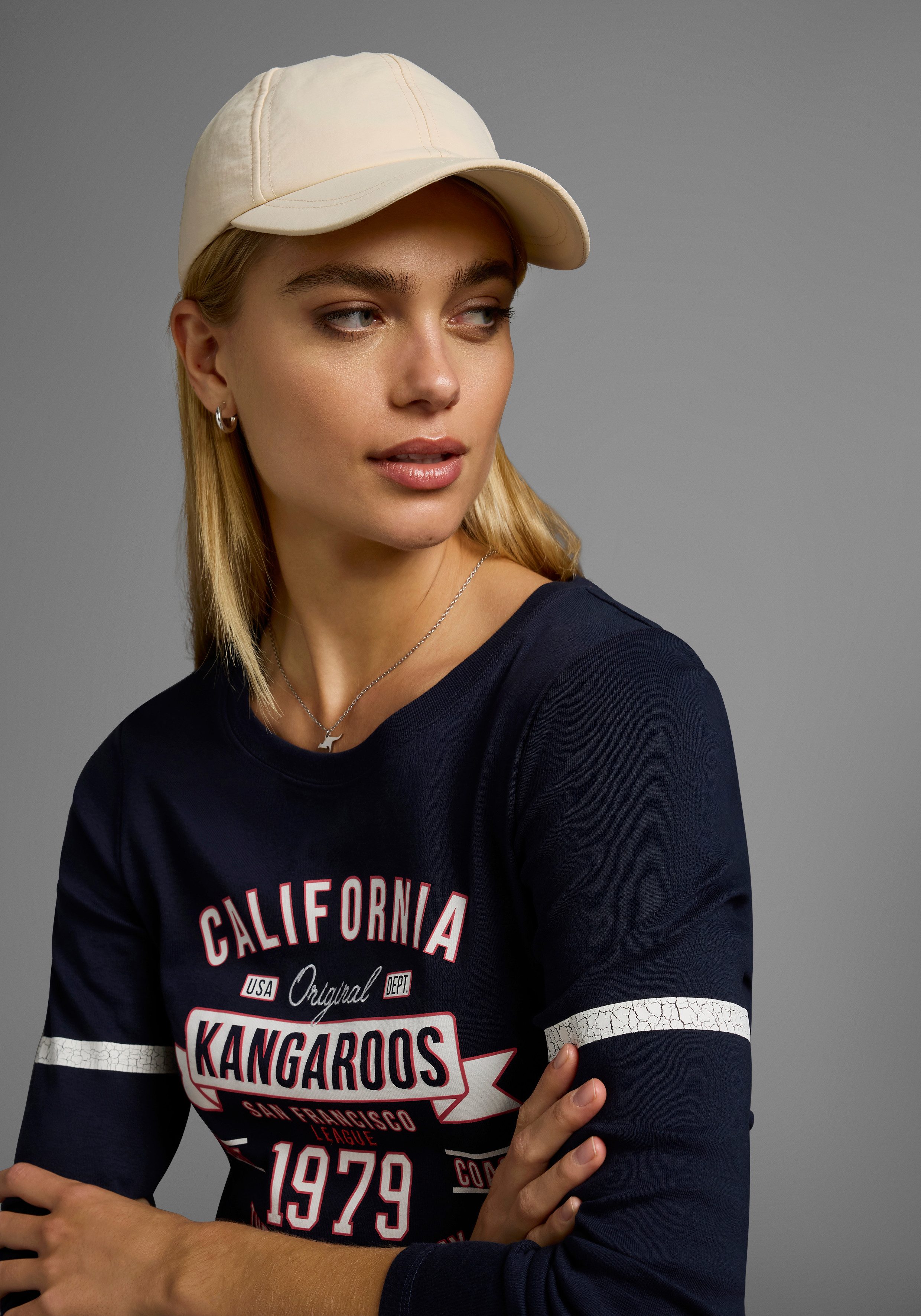 KangaROOS Shirt met lange mouwen Lange mouwen, zeer figuurvolgend, bedrukt en met borduring