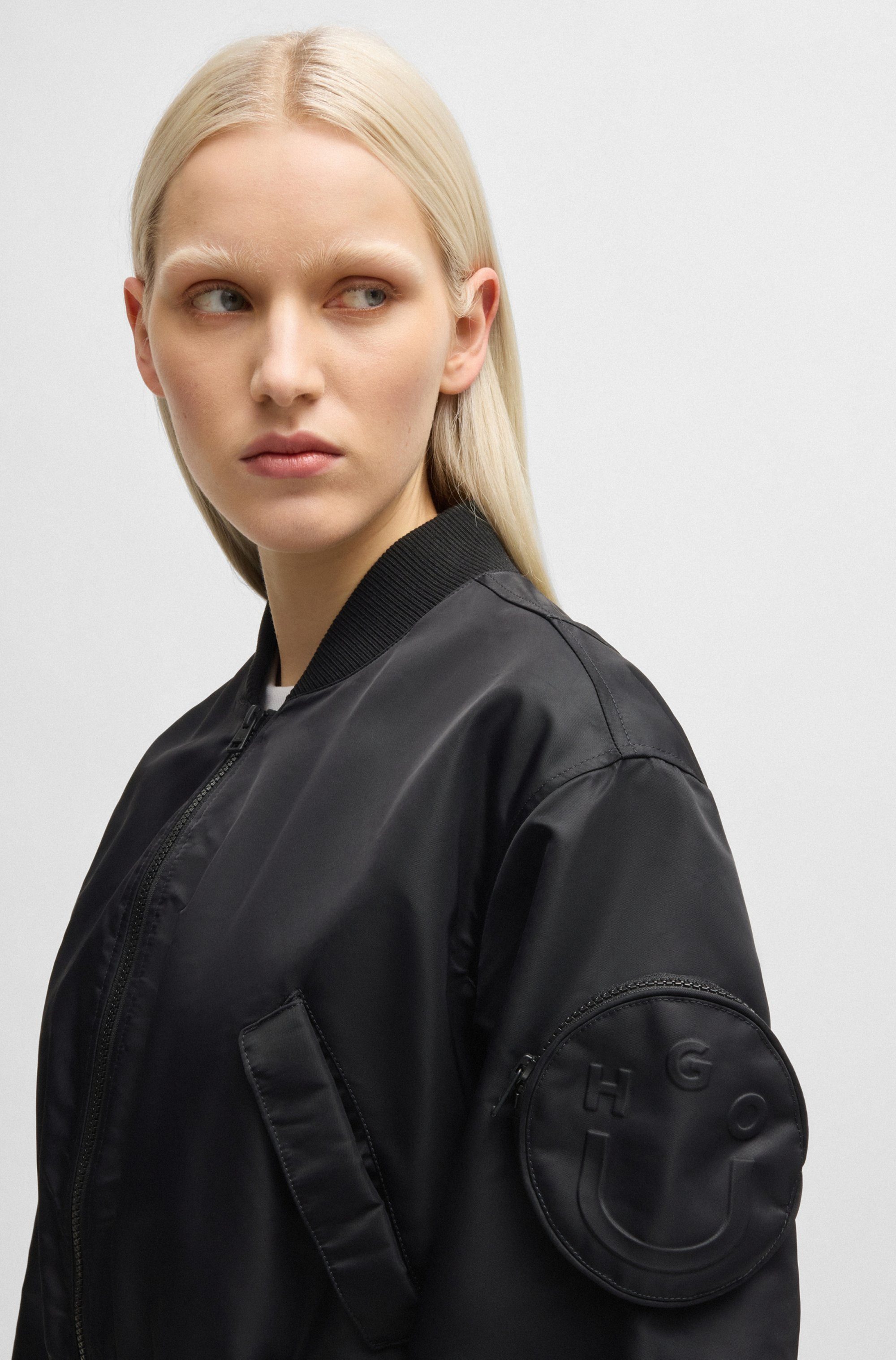 HUGO Blue Outdoorjack Foraia-1_B met opgestikte mouwzak, bomberjack iconic streetstyle