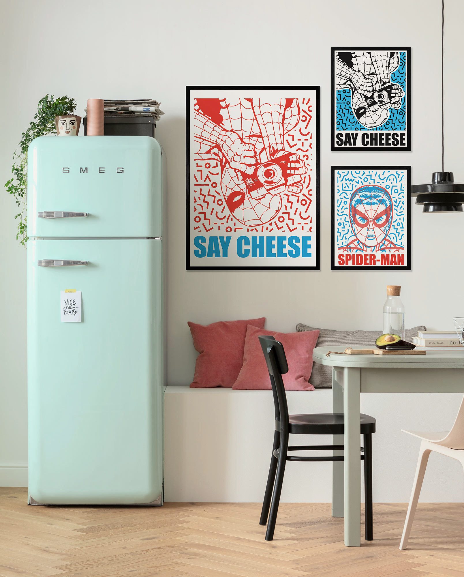 Komar Artprint Marvel Spider-Man Say Cheese Blue 40 x 60 cm (breedte x hoogte) - kinderkamer, decoratie (1 stuk)