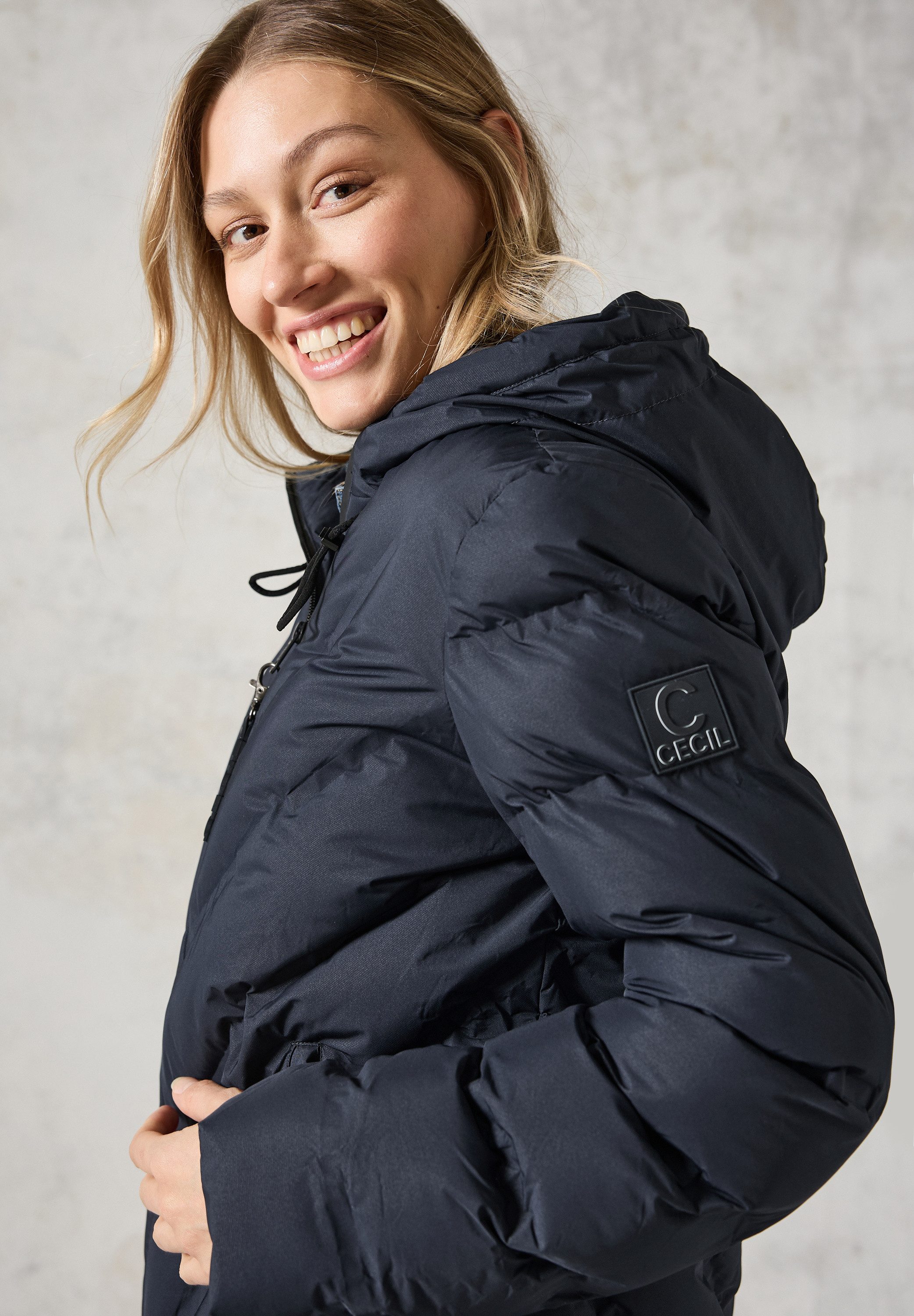 Cecil Outdoorjack met capuchon en gelaste naden