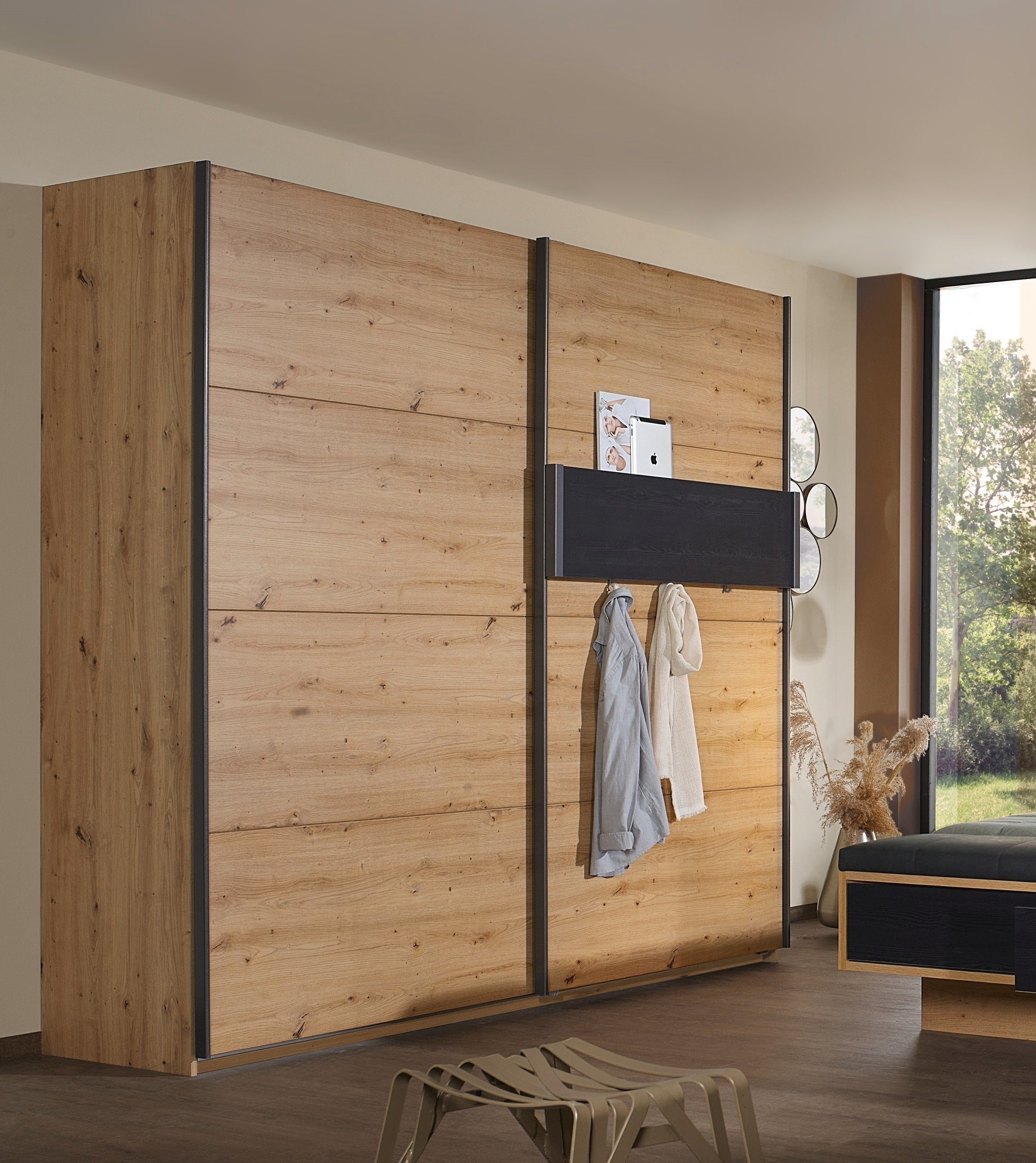 rauch Zweefdeurkast Kledingkast Kast Garderobe Slaapkamerkast APOLLON inclusief praktisch hangelement met 6 kledinghaken made in germany