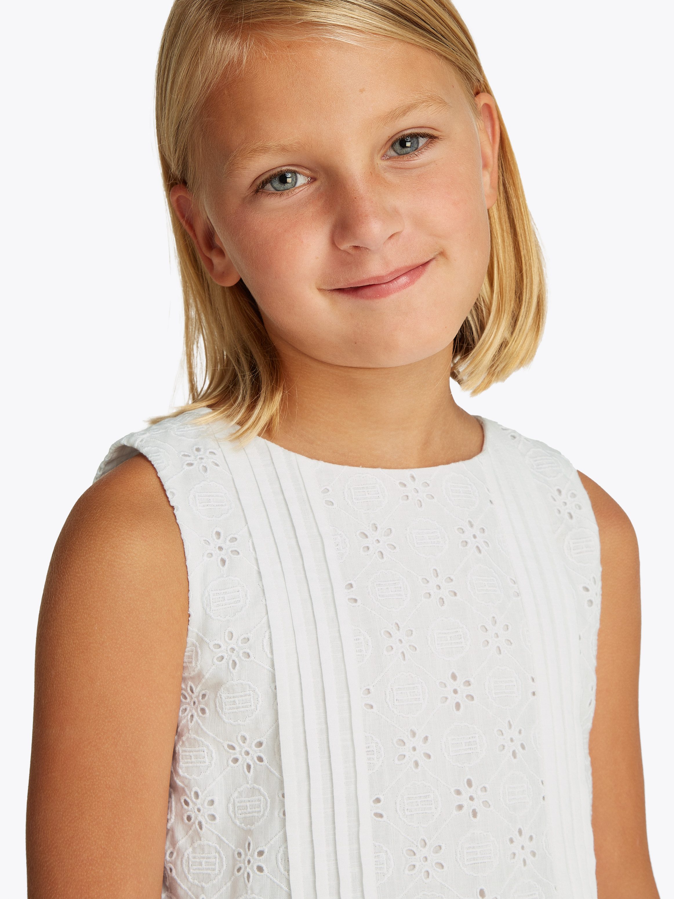 Tommy Hilfiger Zomerjurk EMBROIDERED COTTON DRESS SLVLS met delicate gaatjesborduursel, met biezen