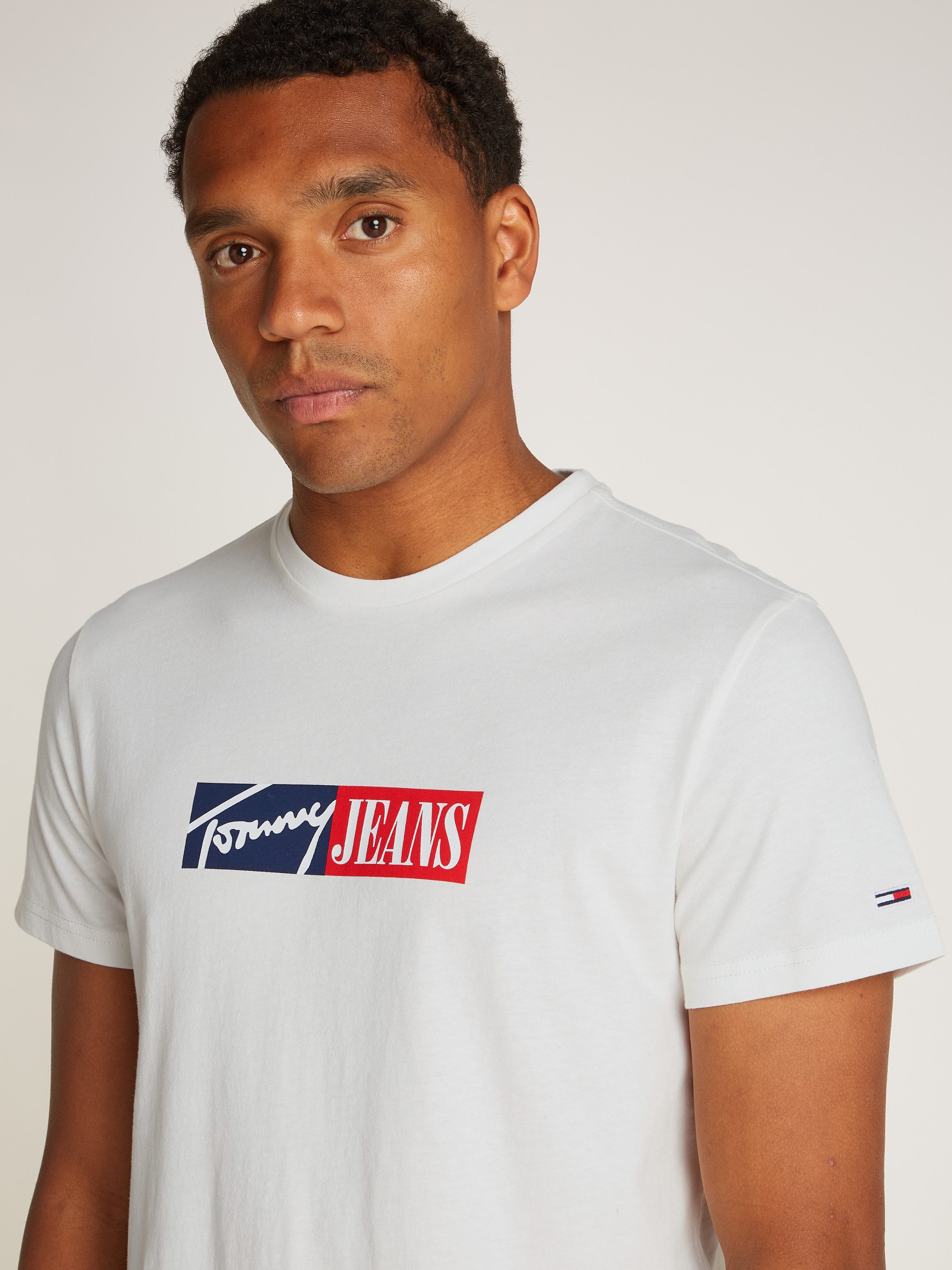 Tommy Jeans Plus Shirt met ronde hals TJM SLIM ENTRY GRAPHIC TEE EXT in grote maten, met logo-borduursel op de mouw