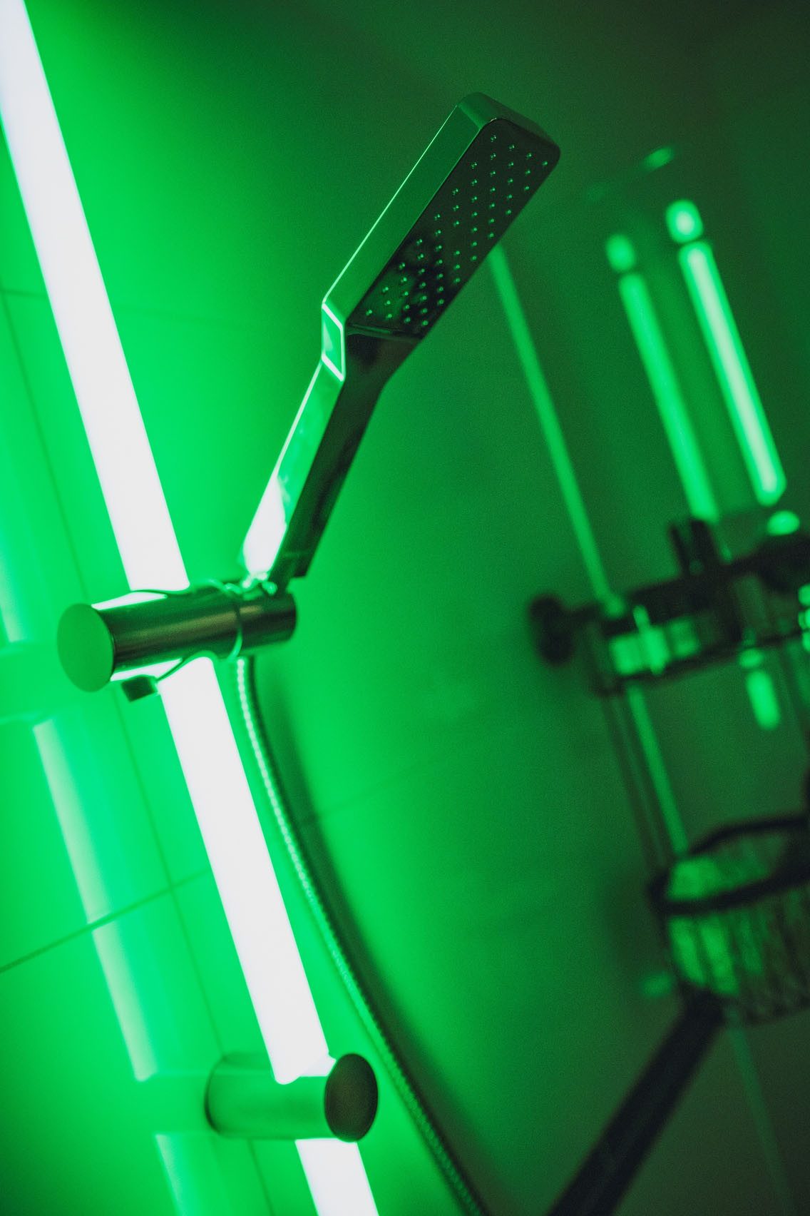 WENKO Douchestang met ledverlichting RGB-kleurwisseling en warmwit, inclusief oplaadbare eenheid