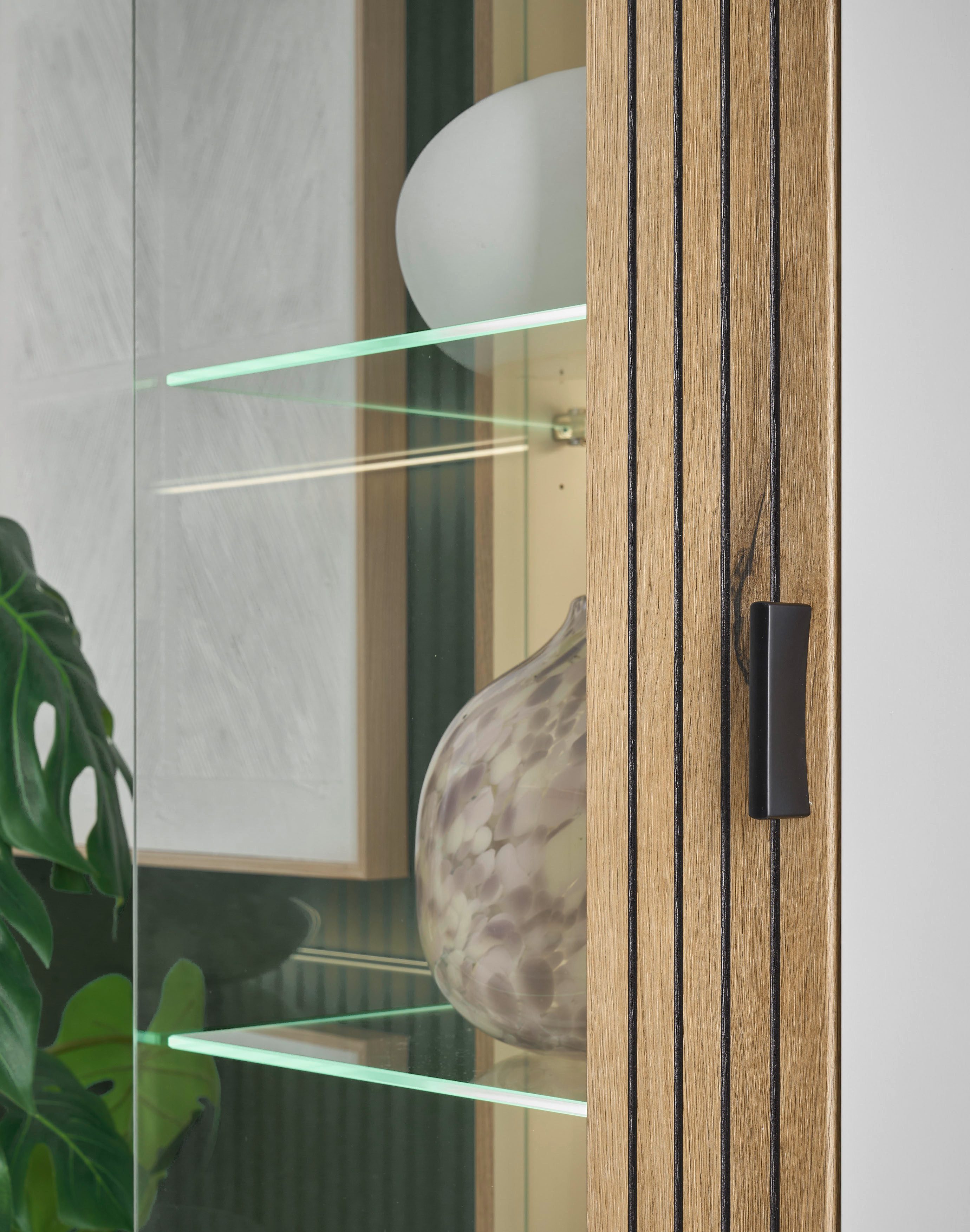 INOSIGN Vitrinekast Hudson, opberghangkast in moderne trendkleur, handgrepen van metaal (zwart), hoogte 180 cm