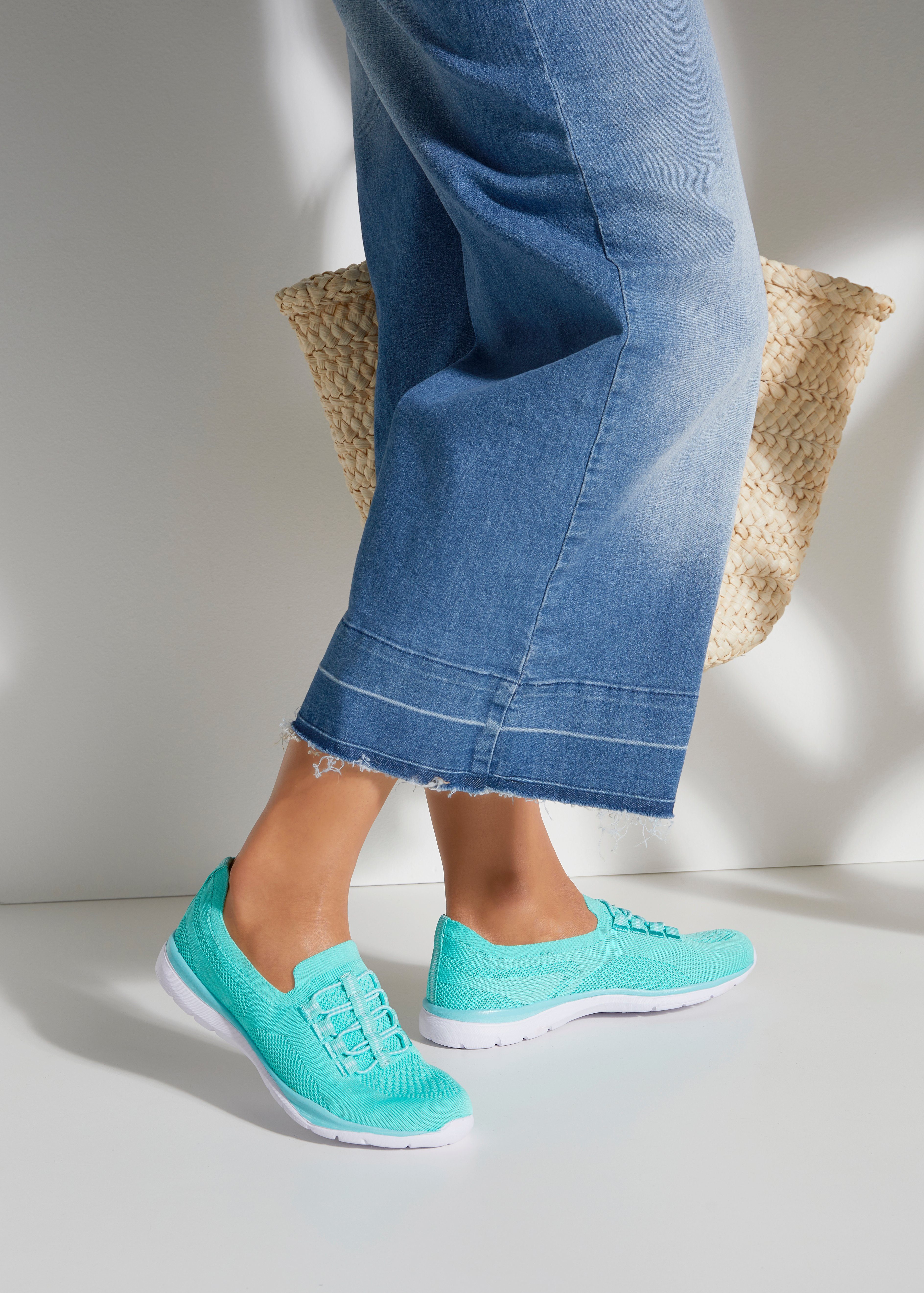 Lascana Sneakers Slipper, halfschoen, licht mesh materiaal om in te stappen met elastische veters vegan