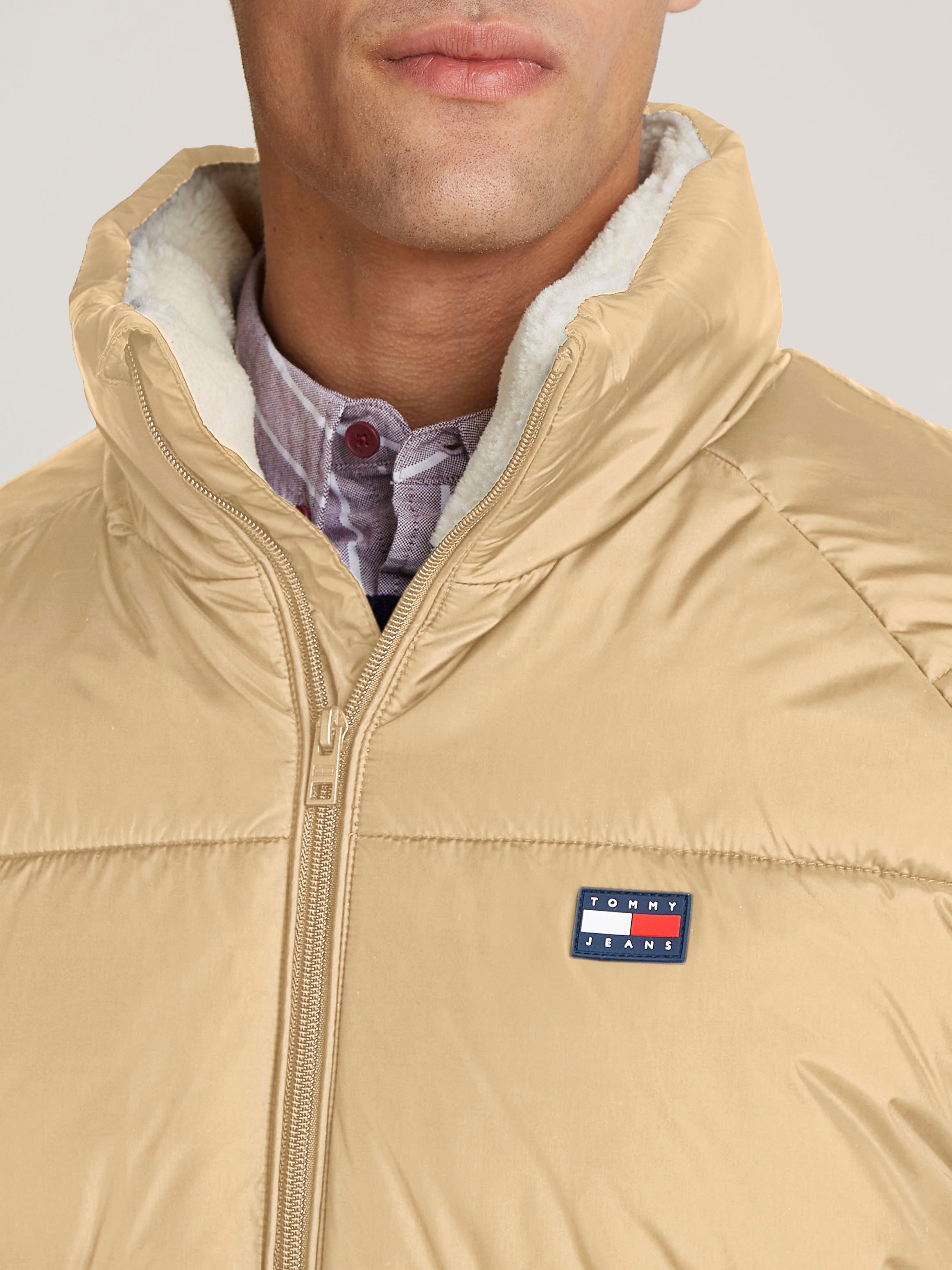 TOMMY JEANS Gewatteerde jas TJM POLY PUFFER EXT Winterjas met staande kraag, gevoerd teddy, binnenzakken