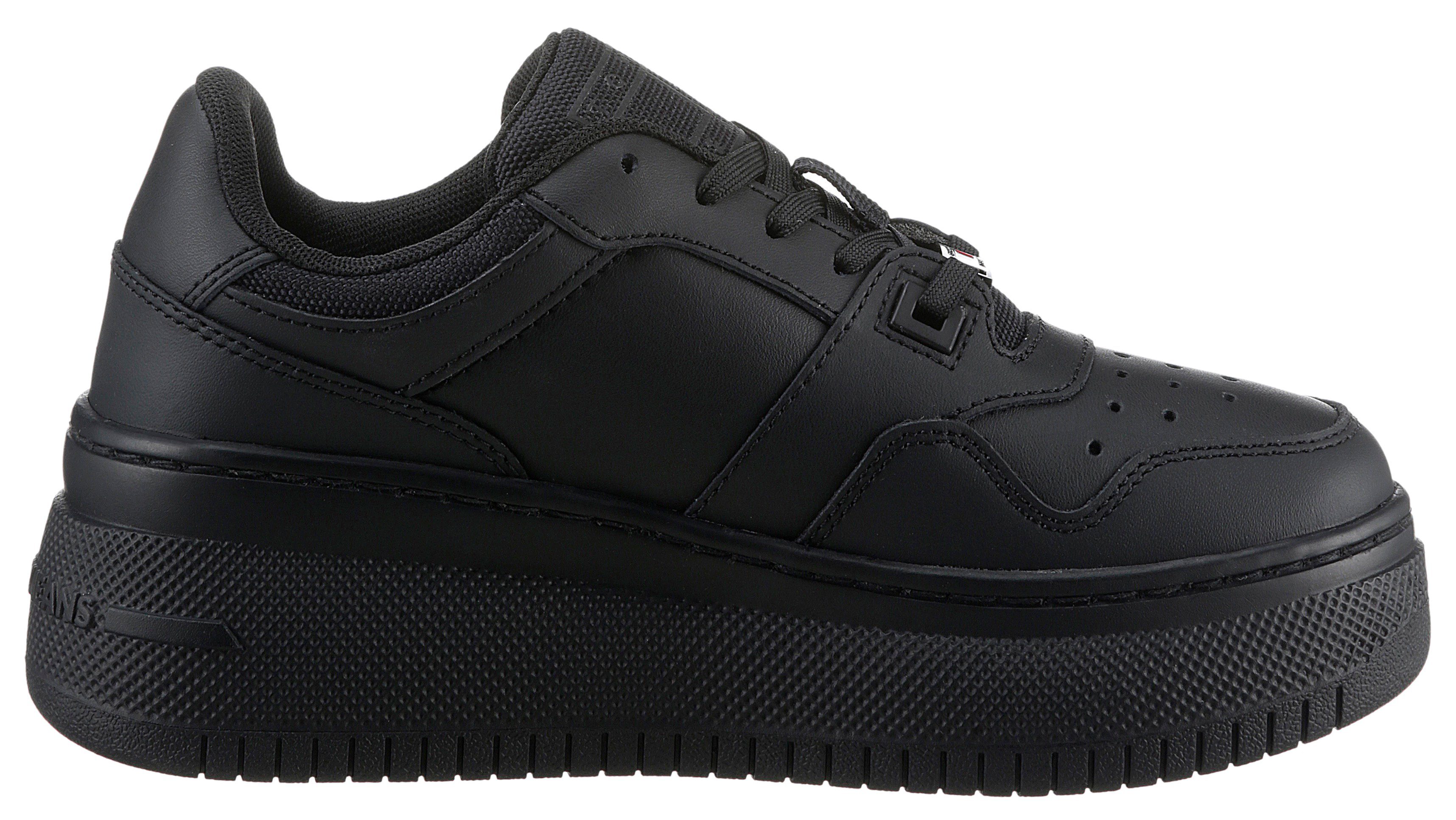TOMMY JEANS Plateausneakers TJW RETRO BASKET FLATFORM ESS met logo-tekst in de zool, vrijetijdsschoen, lage schoen, veterschoen