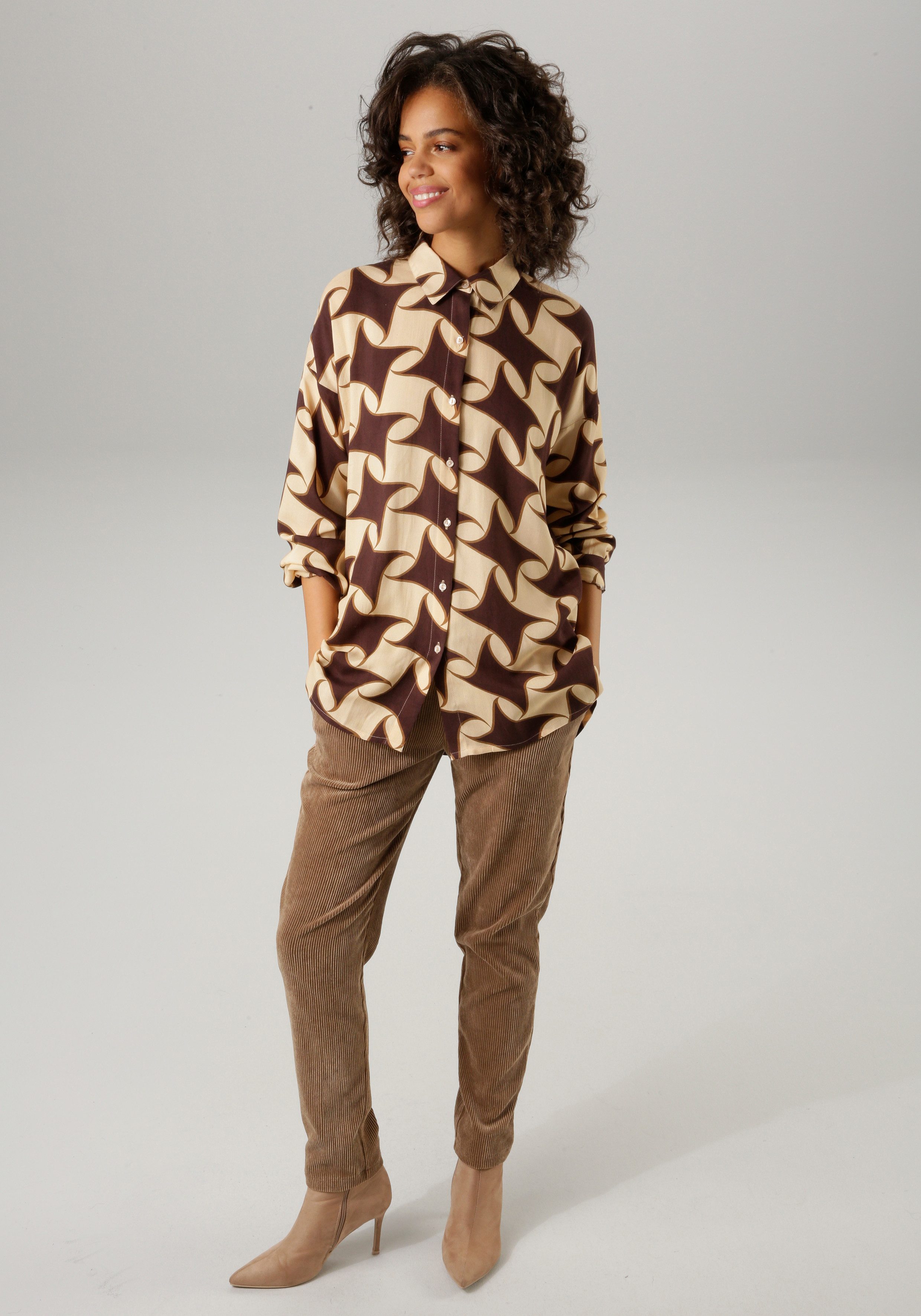 Aniston CASUAL Overhemdblouse met kleurharmonische grafische print