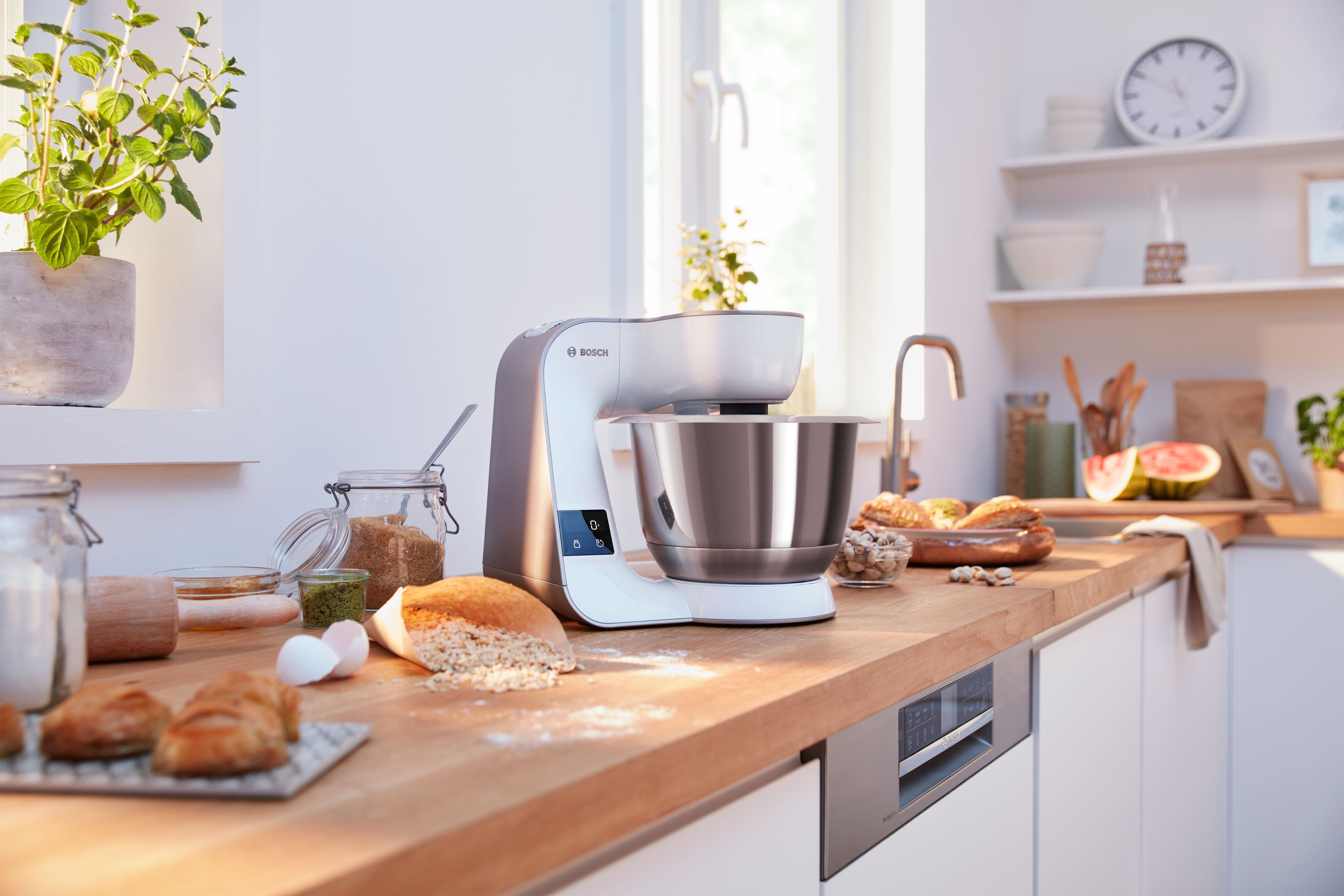 BOSCH Keukenmachine Serie 4 MUM5XW20, geïntegreerde weegschaal, continu rasp- en snijapparaat, wit/champagne