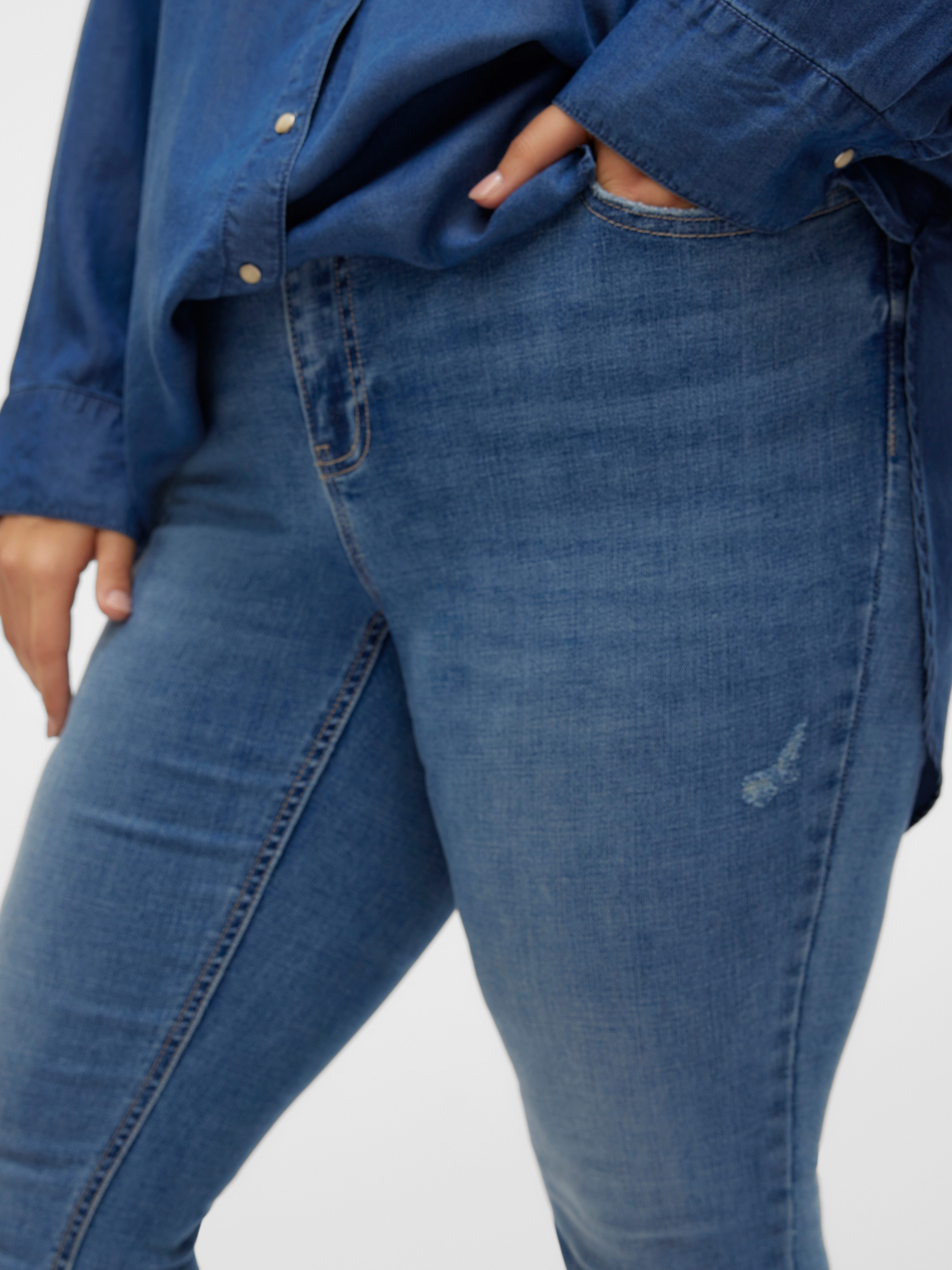 Vero Moda Curve Skinny fit jeans VMCFLASH MR SKINNY JEANS LI347 GA CUR