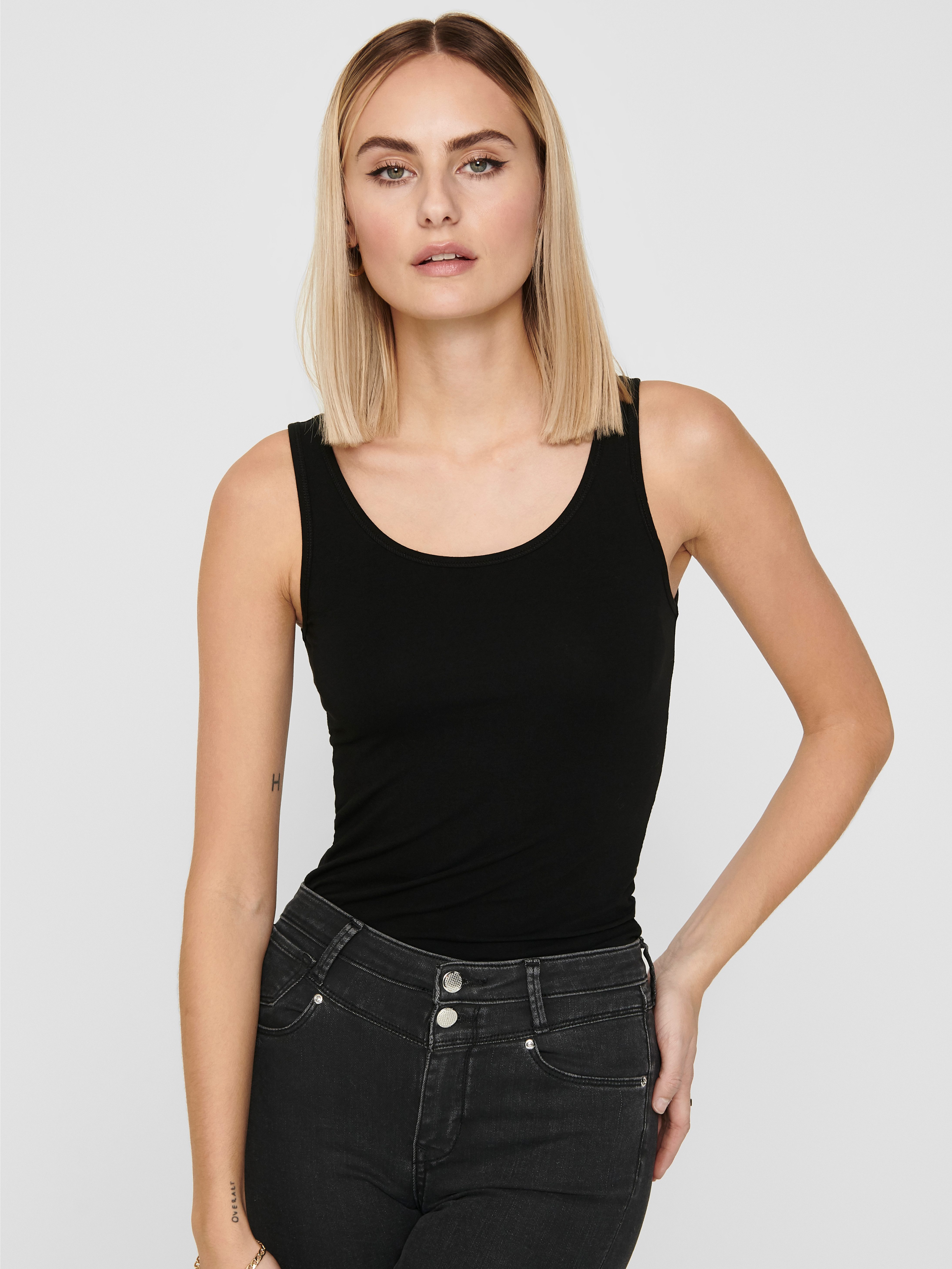 Only Lange top ONLLIVE – Tanktop met figuuraccentuerende snit en stretch
