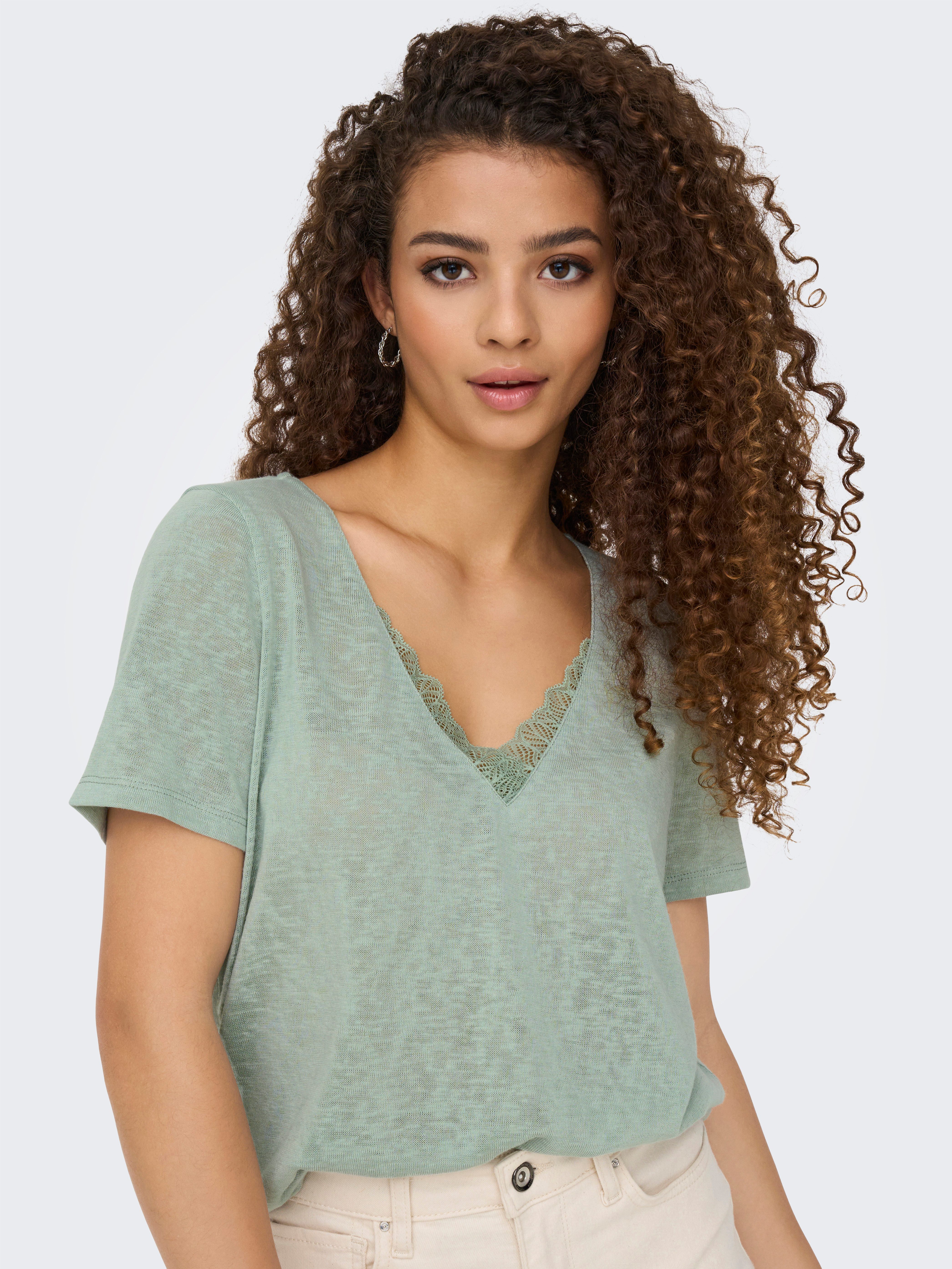 Only Shirt met V-hals ONLZOLA LIFE S/S V-NECK LACE TOP JRS