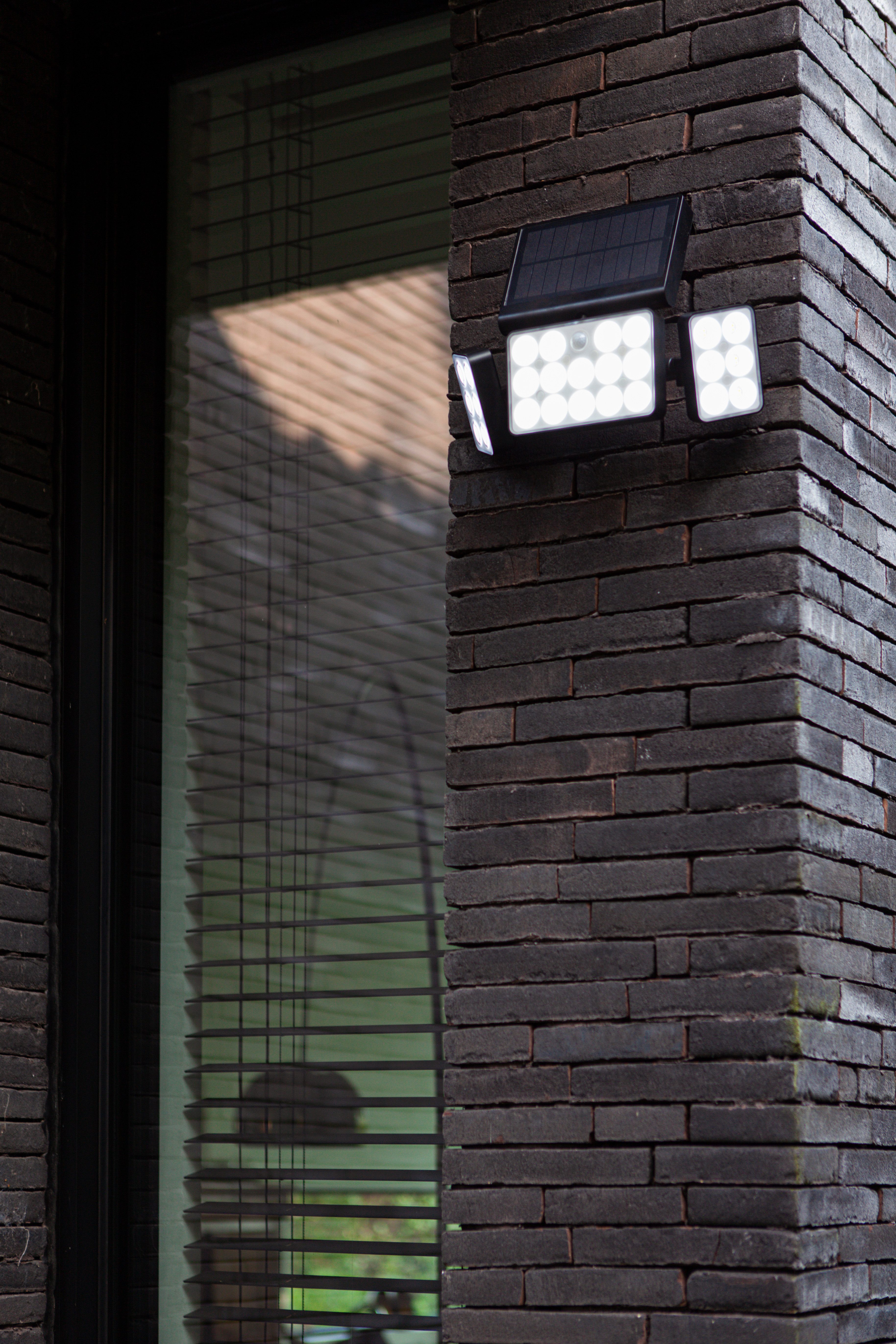 LUTEC Led-solarlamp Zonne-energie buitenwandlamp TUDA