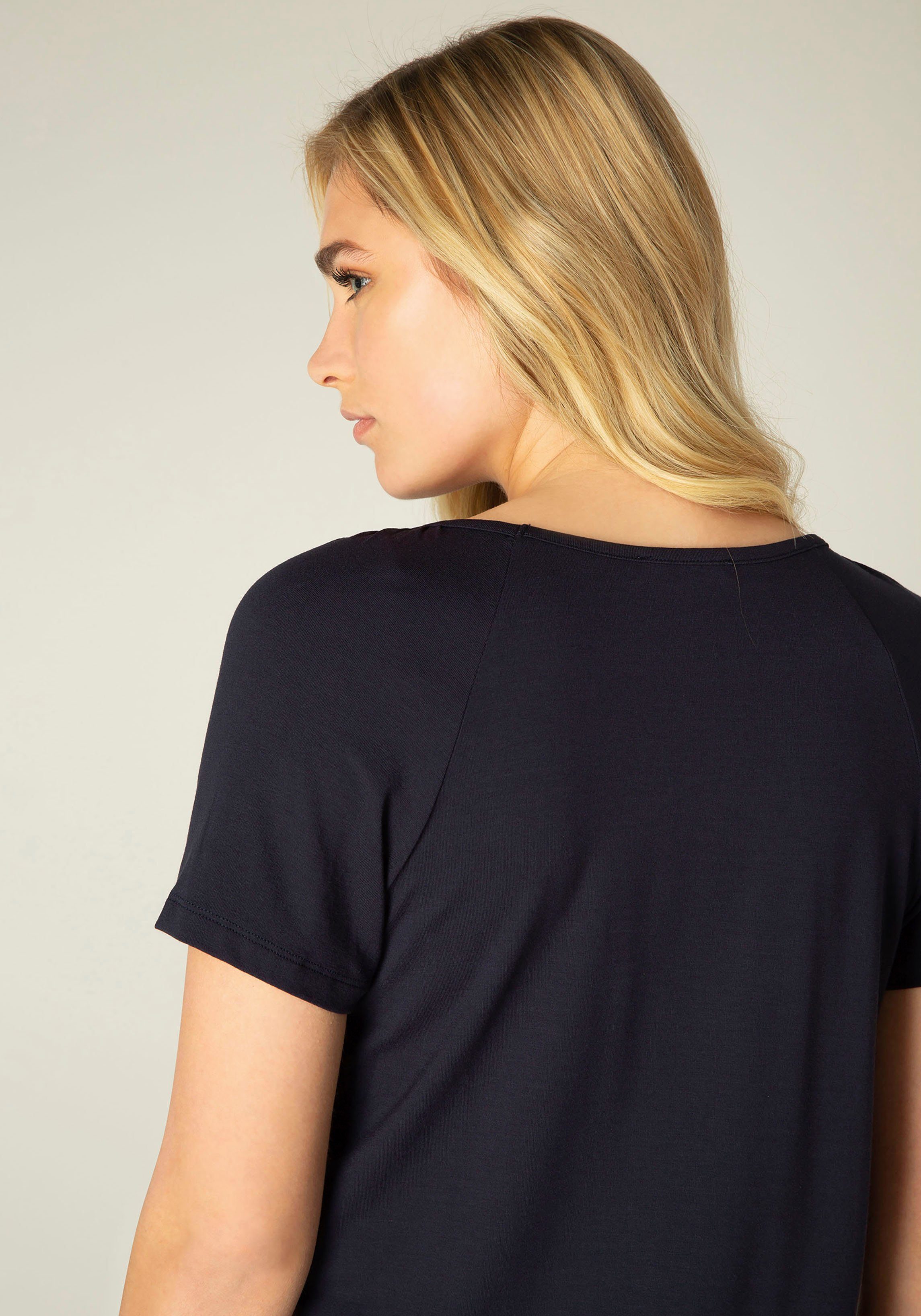 Base Level T-shirt Yona met plooien bij de hals en een elastische tailleband