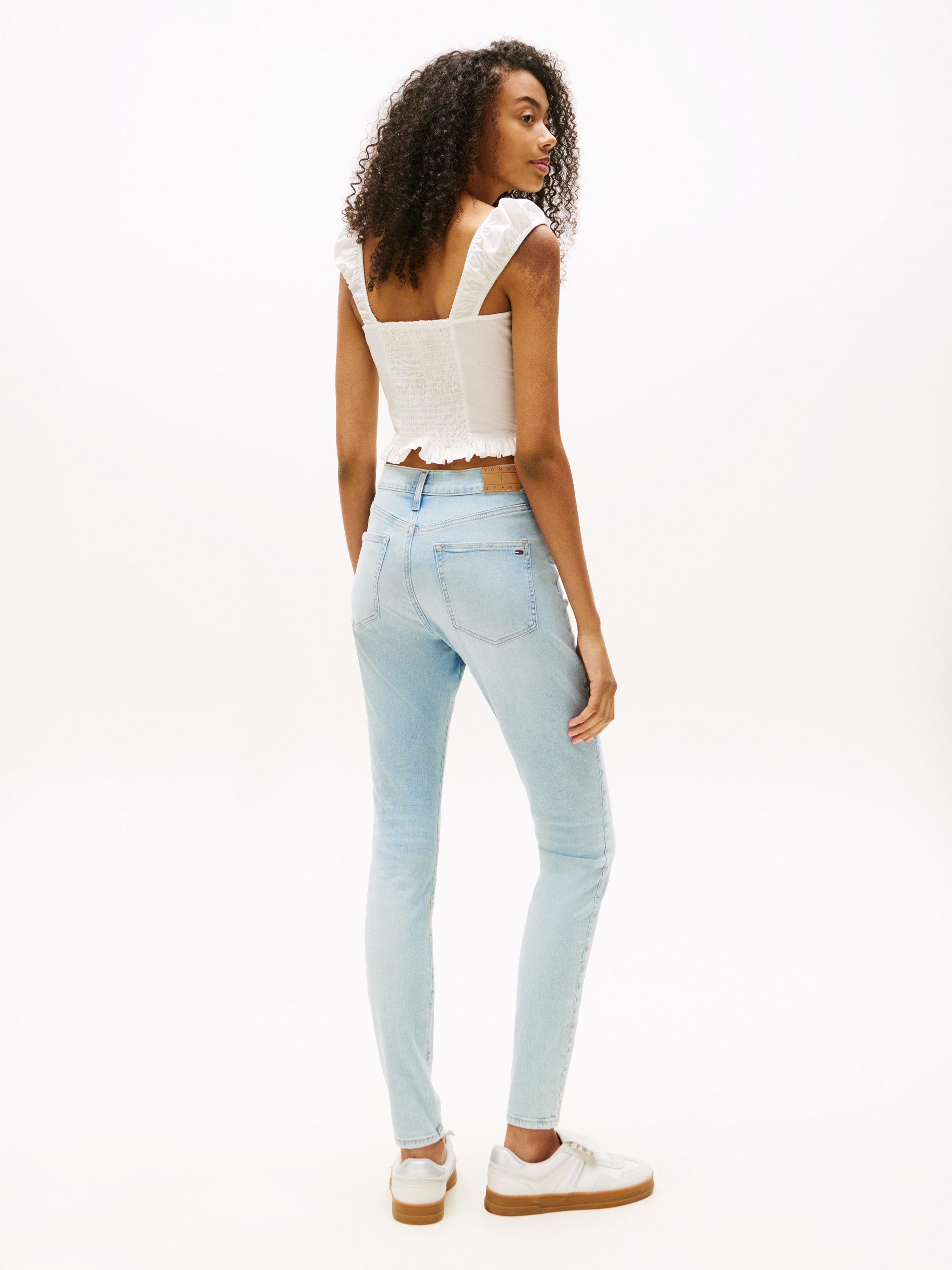 TOMMY JEANS Bootcut jeans SYLVIA HGH FLR BI1267 Wijd pijpform en logo borduursel op de achterzak