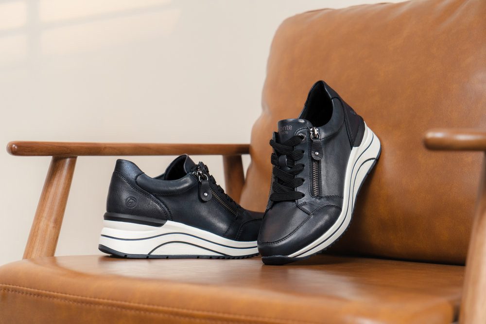 Remonte Sneakers met sleehak , vrijetijdsschoen, lage schoen, veterschoen met riekertex-membraan