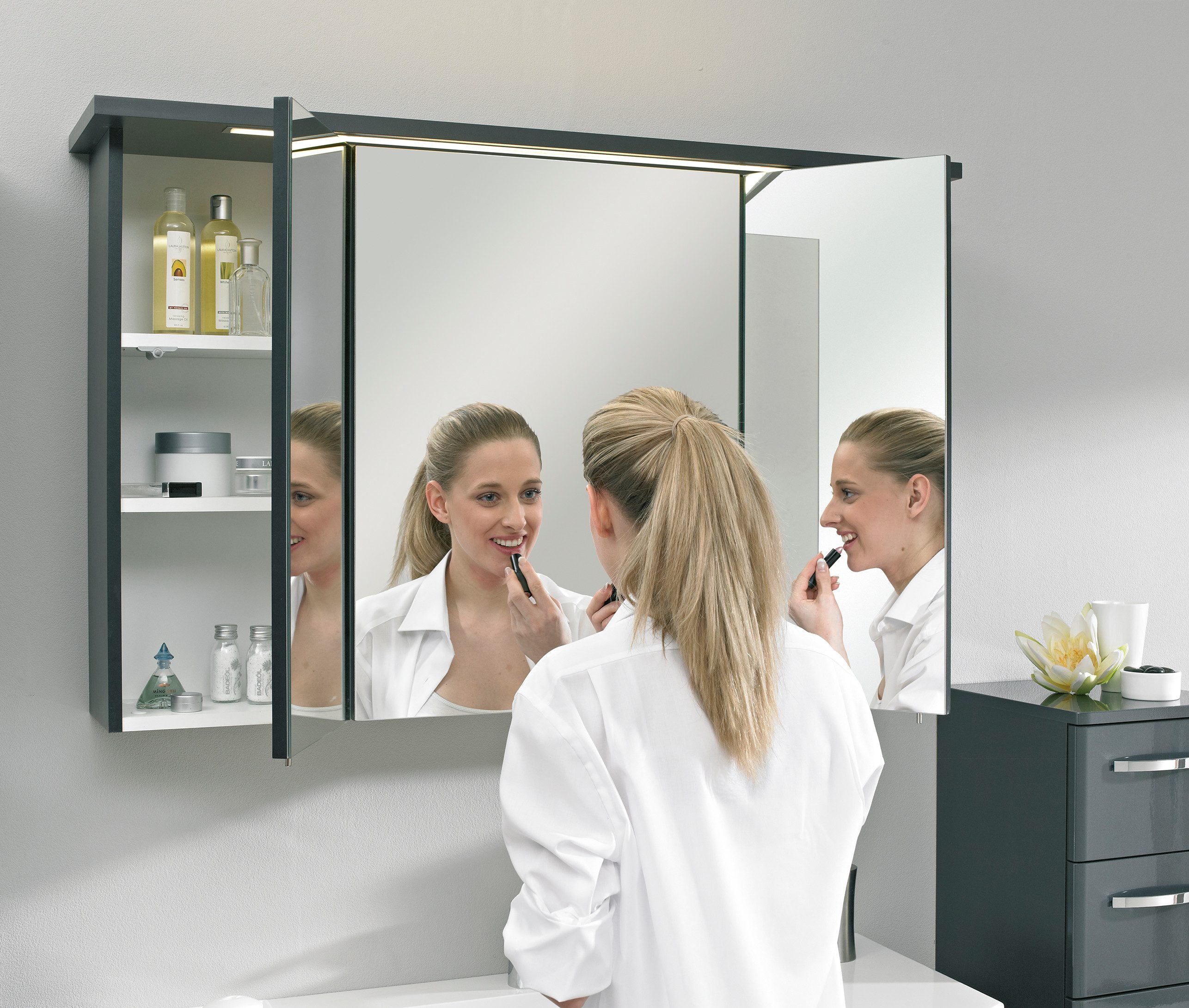 Saphir Badmeubelset Quickset 327 2-delig, wastafelmeubel en led-spiegelkast Antraciet hoogglans, incl. deurdemper, 5 deuren, 1 flap, 1 lade (set, 2 stuks)