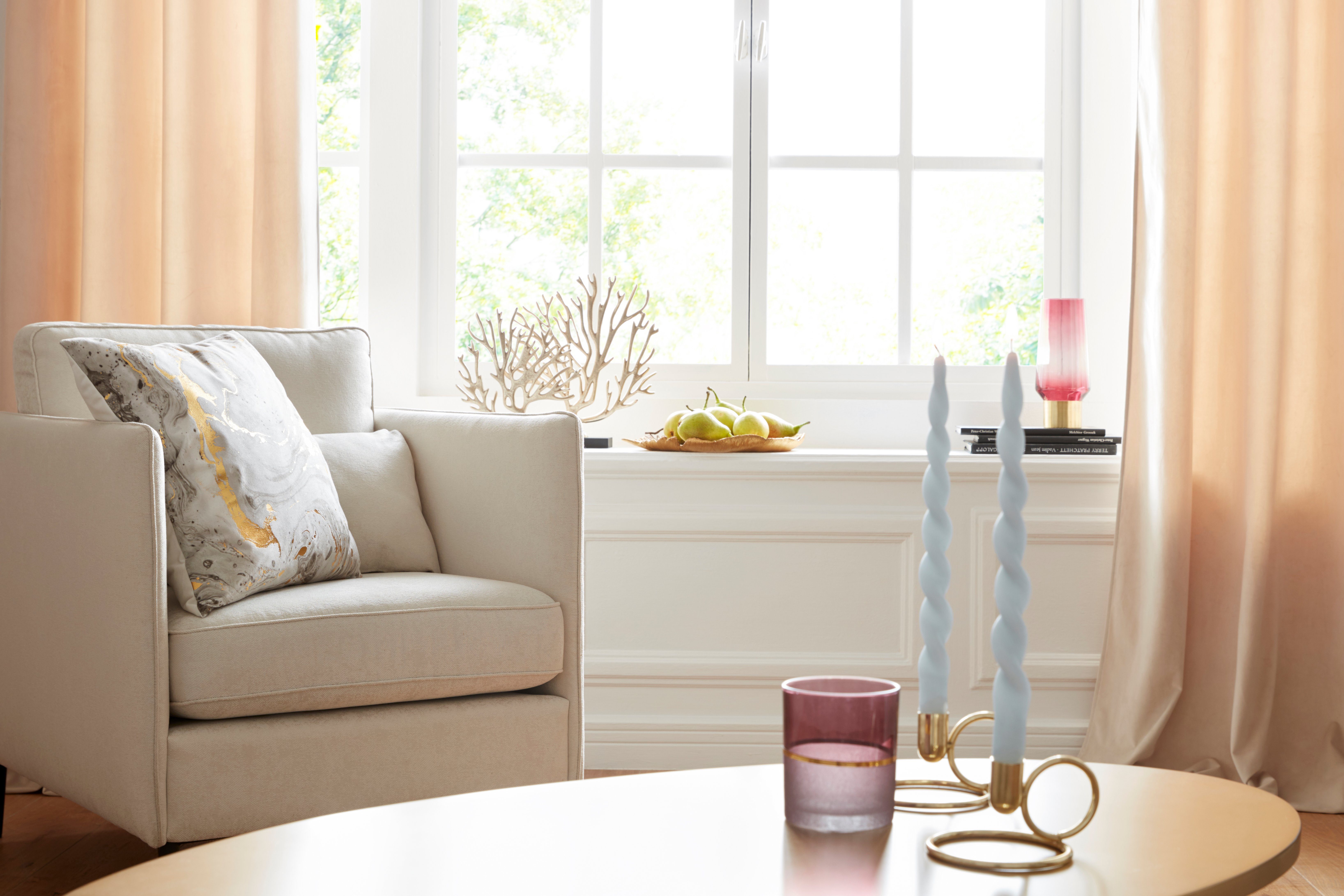 Leonique Fauteuil Light inclusief losse sierkussens, met smalle armleuningen en telescooppoten