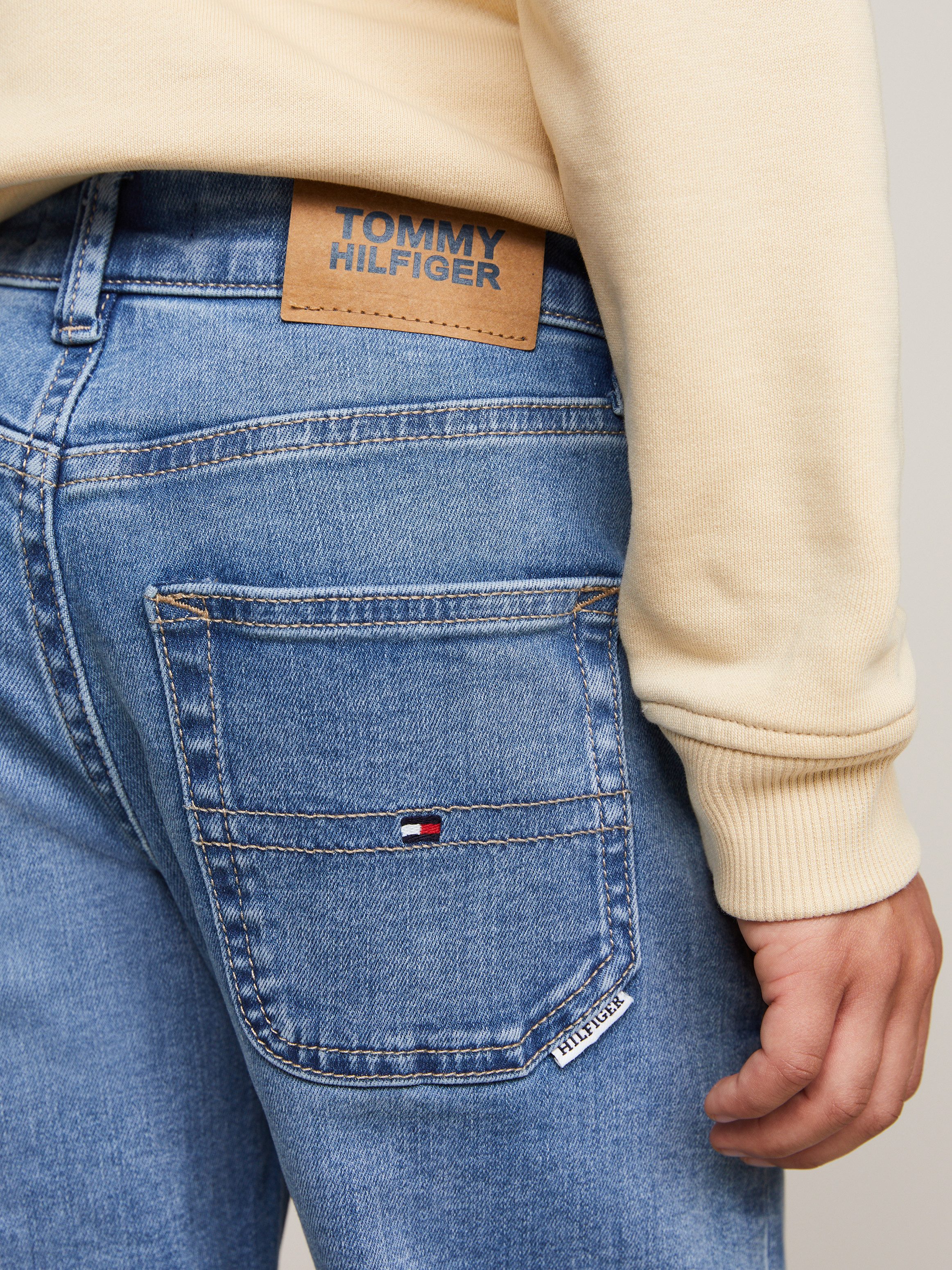 Tommy Hilfiger Straight jeans MODERN STRAIGHT VINT MWASH DENIM Kinderen tot 16 jaar met geborduurde logo-vlag