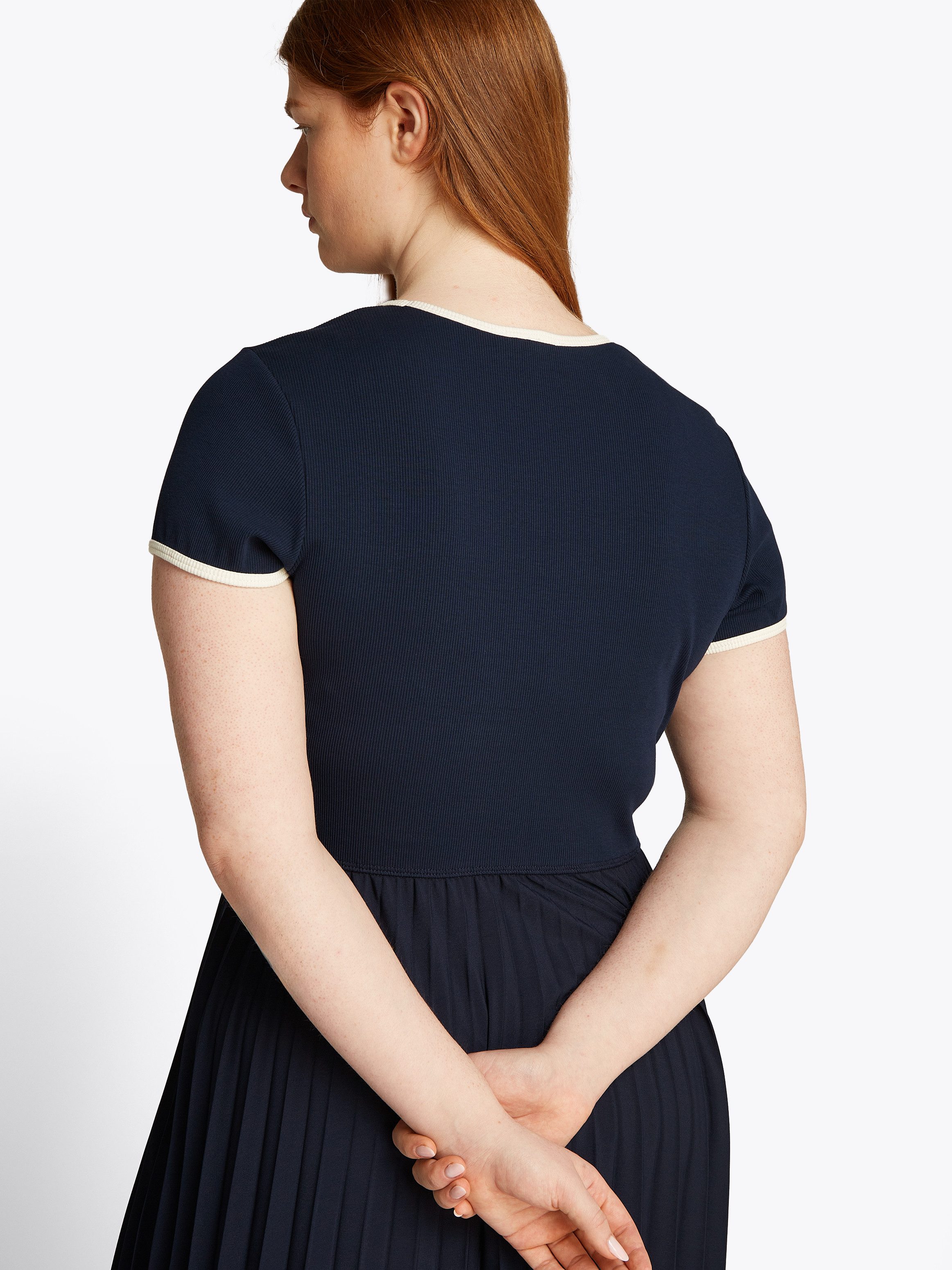 Tommy Hilfiger Curve Blousejurk CRV CONTRAST SOFT V-NK DRESS in grote maten, met diepe ronde hals