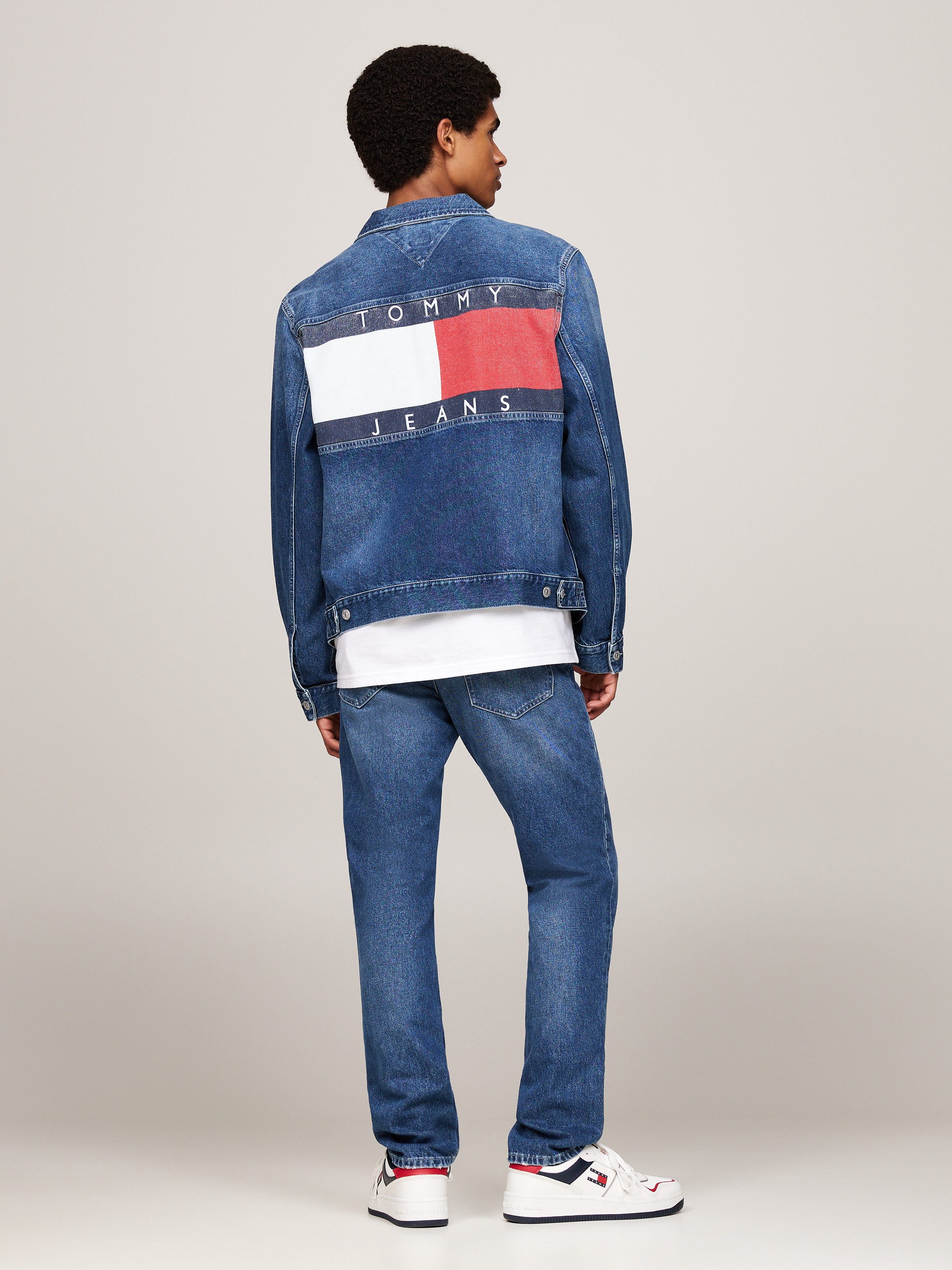 TOMMY JEANS jack RYAN RGLR TRCKR JCKT DH6031 Groot merkembleem op de achterkant