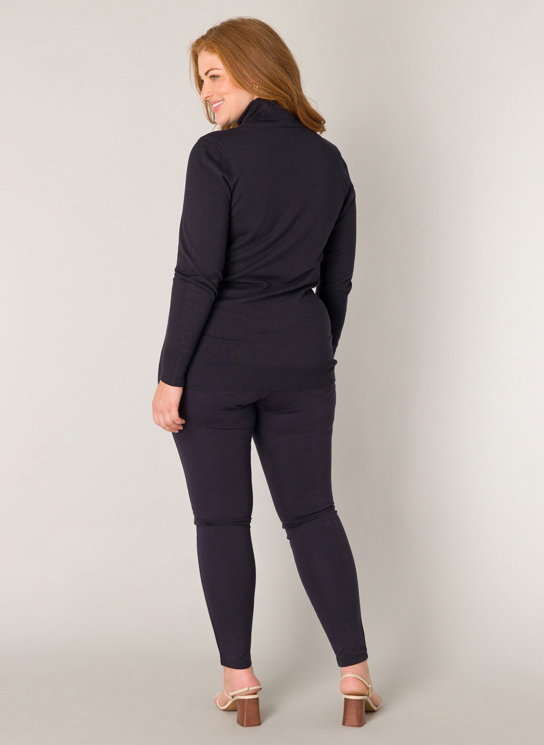 Base Level Curvy Coltrui BAS-YUENA