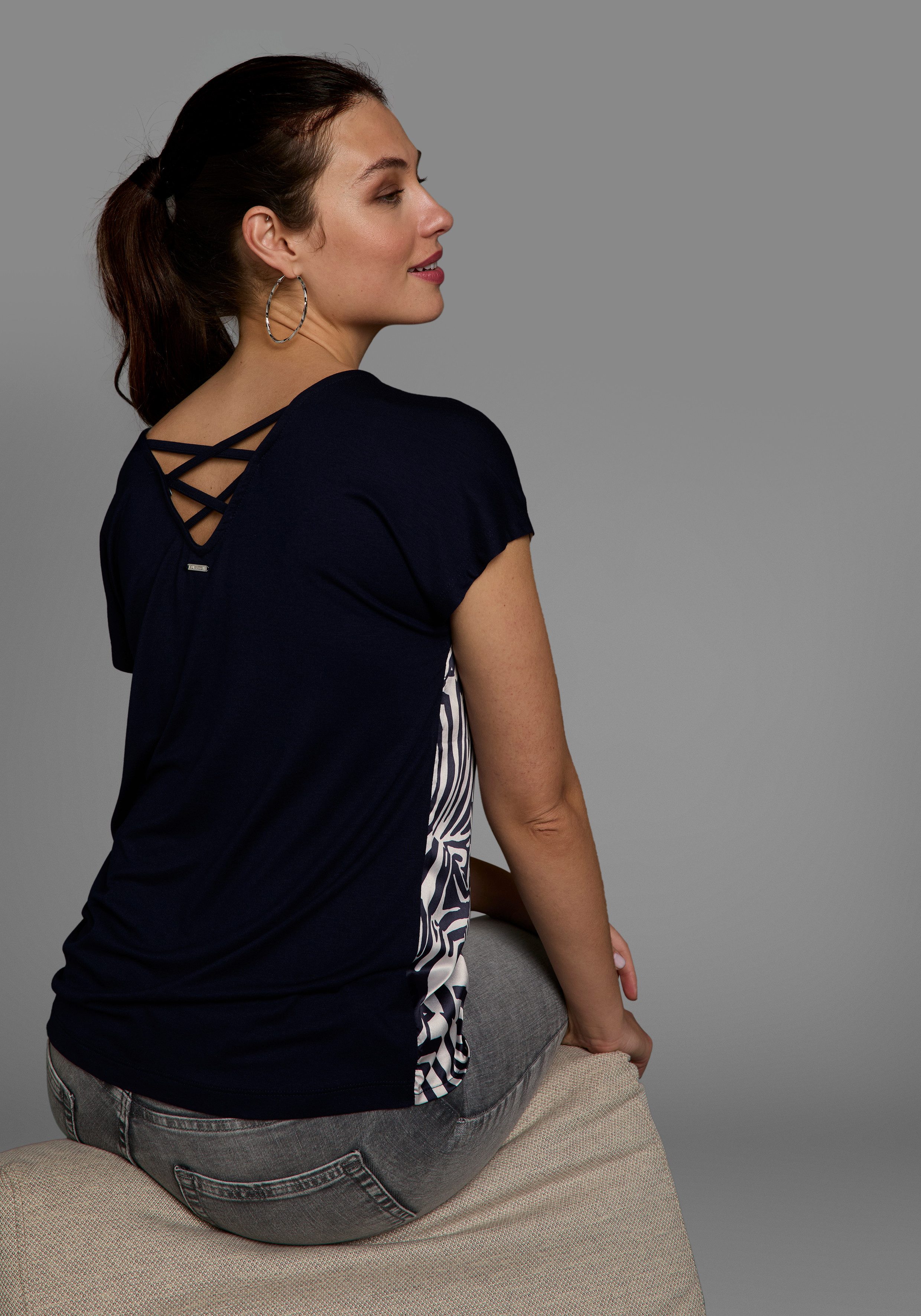 Laura Scott Shirtblouse in shirt-look, voorzijde lichtglanzend satijn - nieuwe collectie