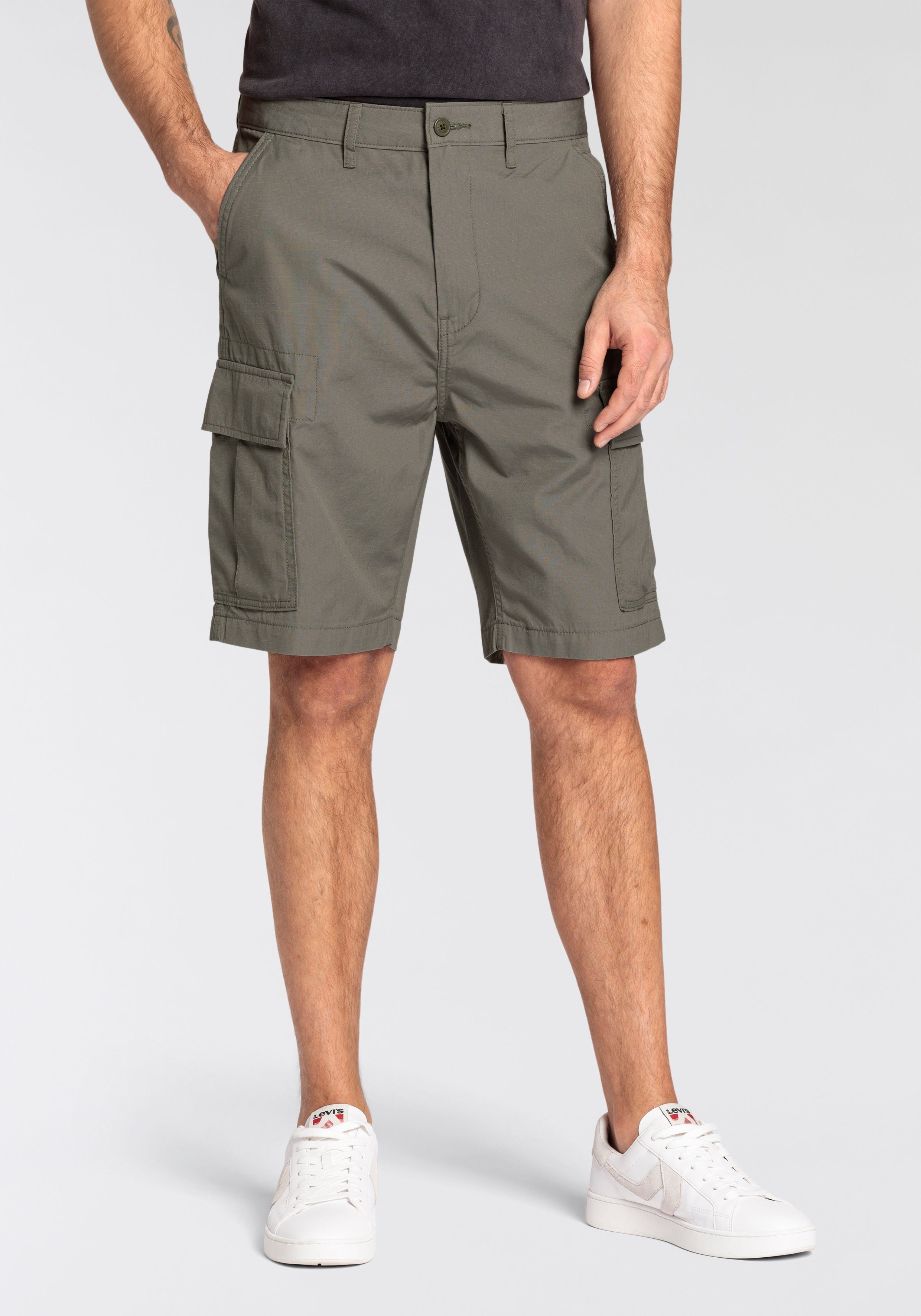 Levi's Cargo Carrier Shorts in Smokey Olive Green Heren