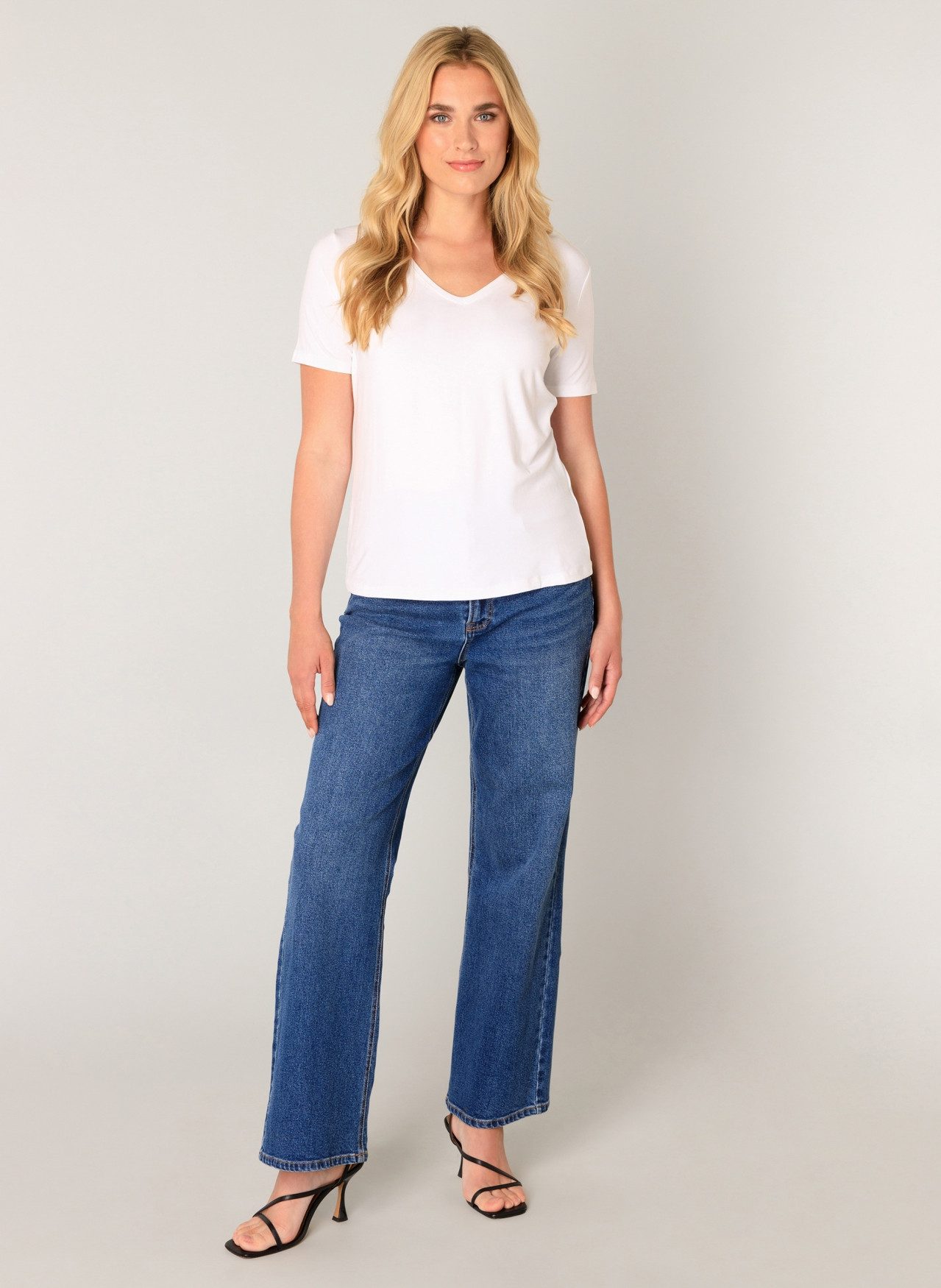 Base Level T-shirt Yanic met v-hals