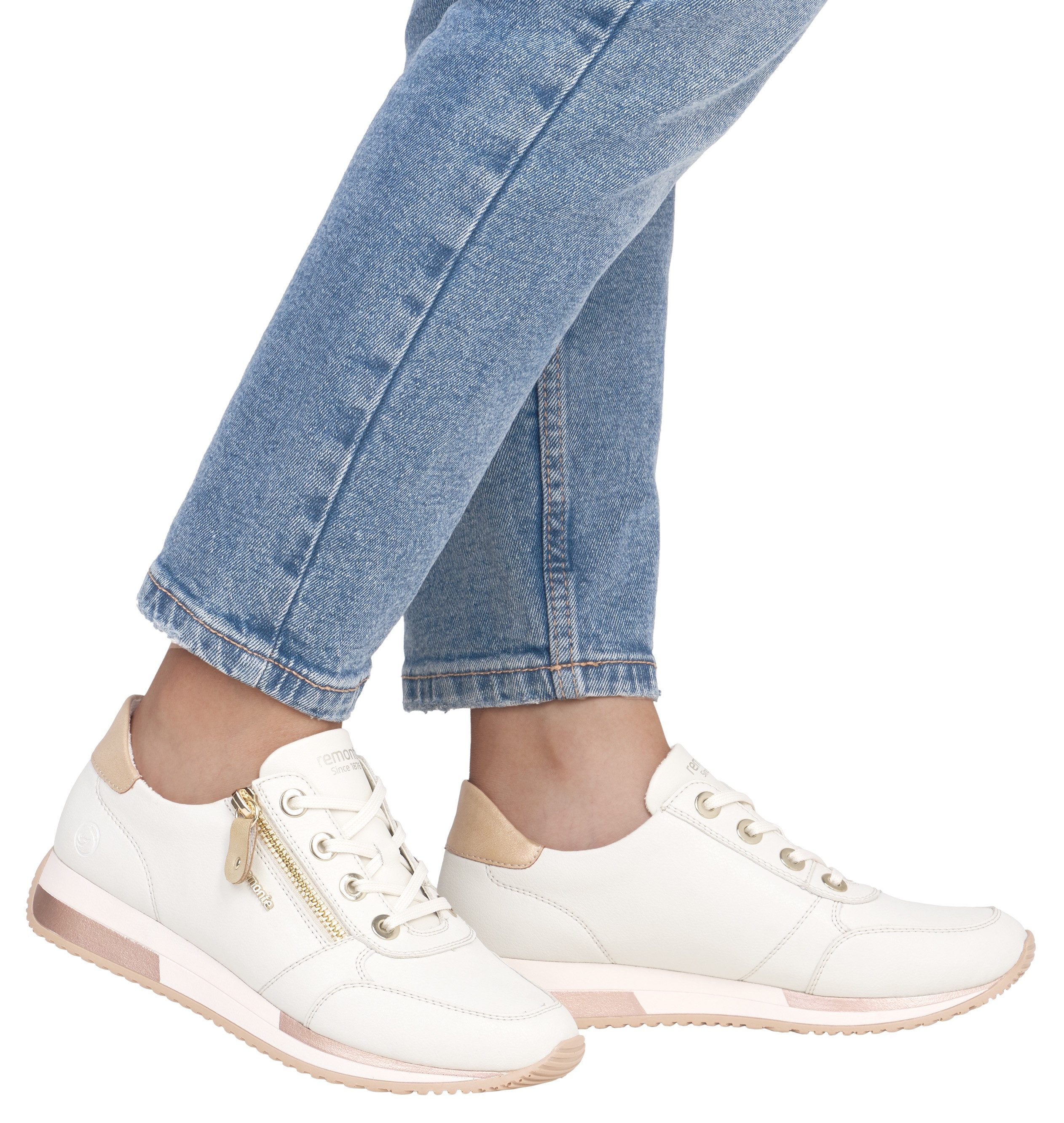Remonte Sneakers met sleehak , vrijetijdsschoen, lage schoen, veterschoen in smalle vorm