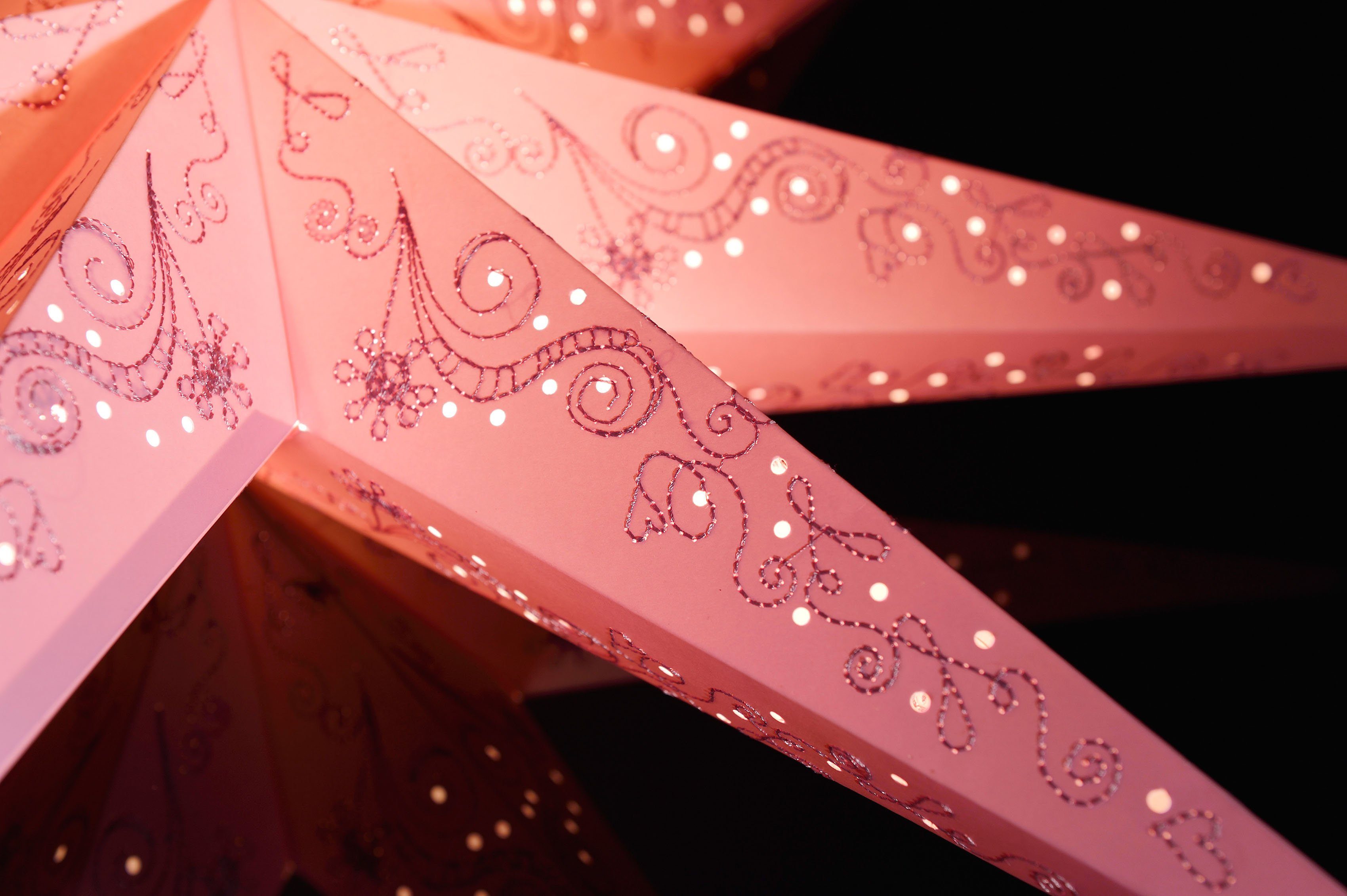 KONSTSMIDE Sierster Kerstster, kerstversiering Papieren ster, led ster, geperforeerd en pink geborduurd, 7 punten (1 stuk)