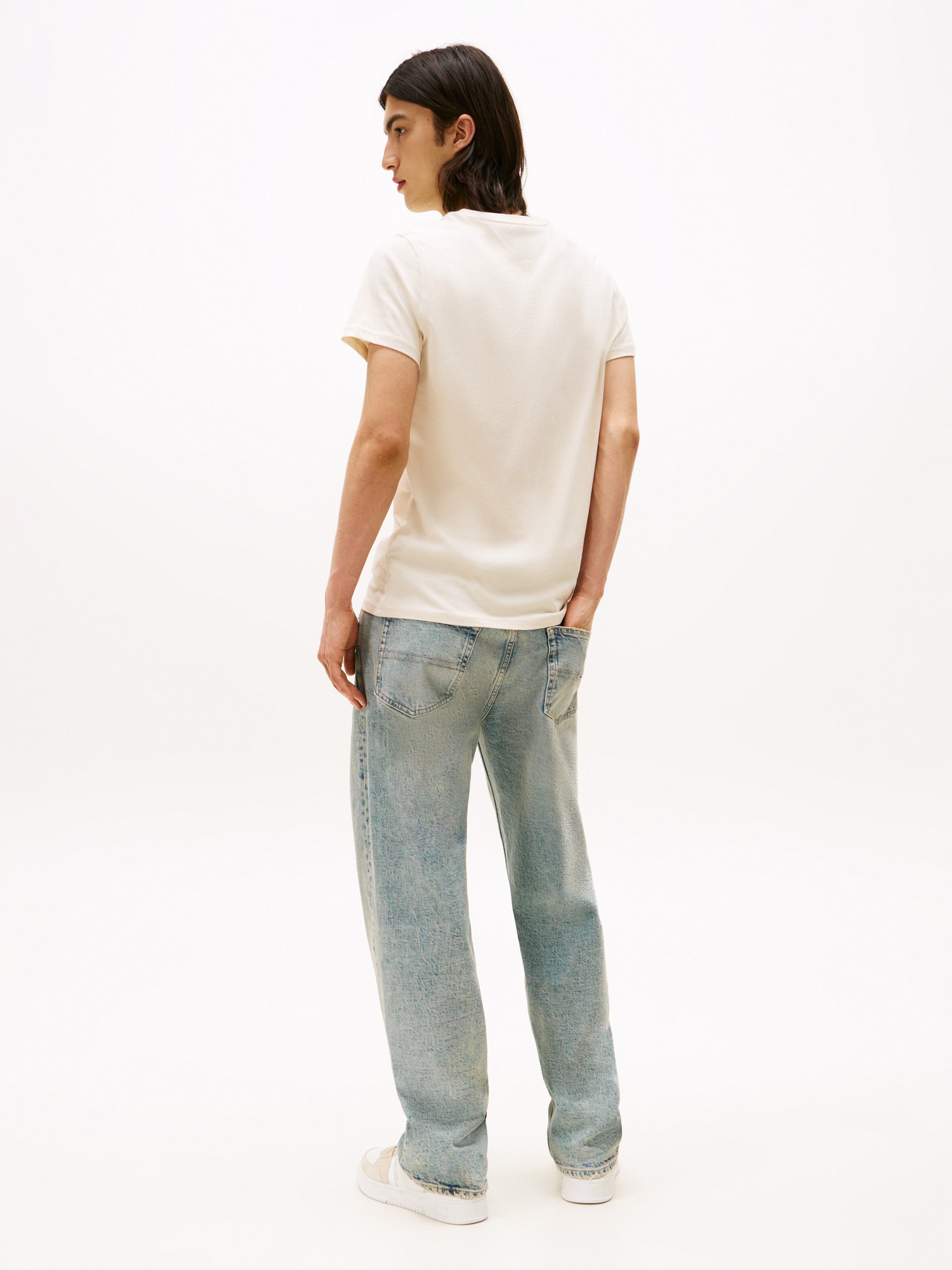 TOMMY JEANS T-shirt TJM ESSENTIAL SOLID TEE met ronde hals en subtiele logo-vlag