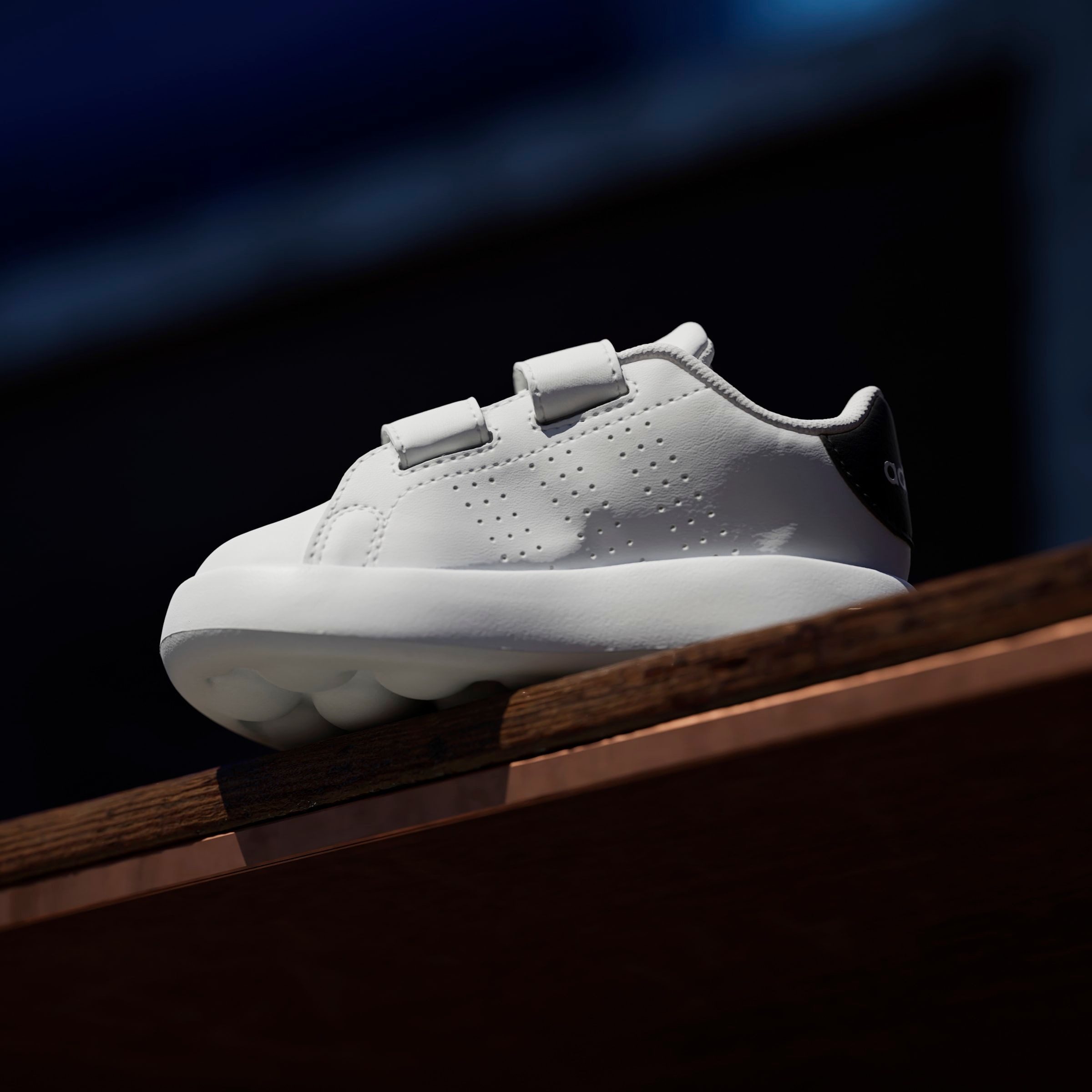 adidas Sportswear Klittenbandschoenen ADVANTAGE KIDS Ontwerp geïnspireerd door de adidas Stan Smith, voor kinderen