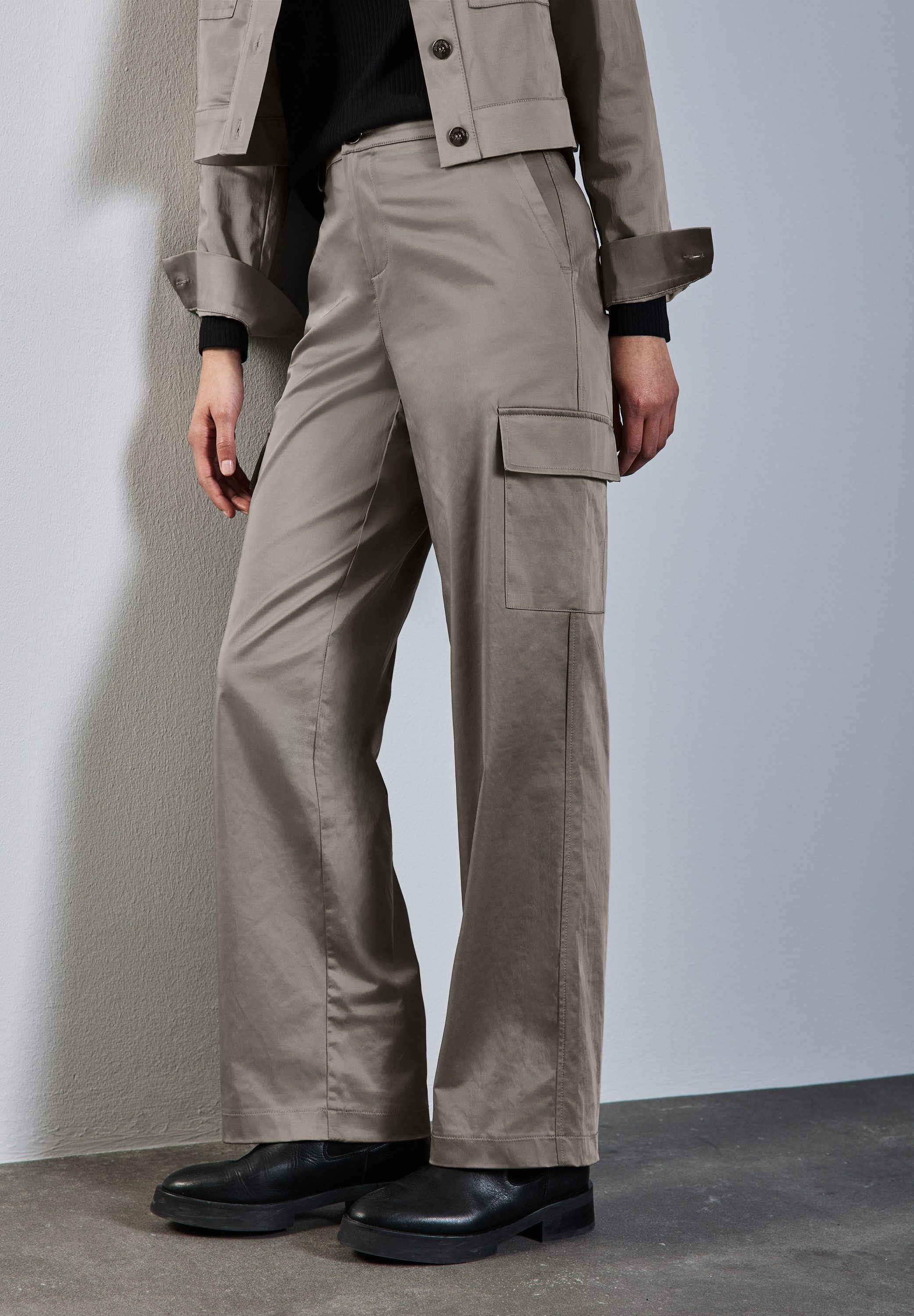 STREET ONE Cargobroek in een glanzende look dames cargo broeken maat 36 beige