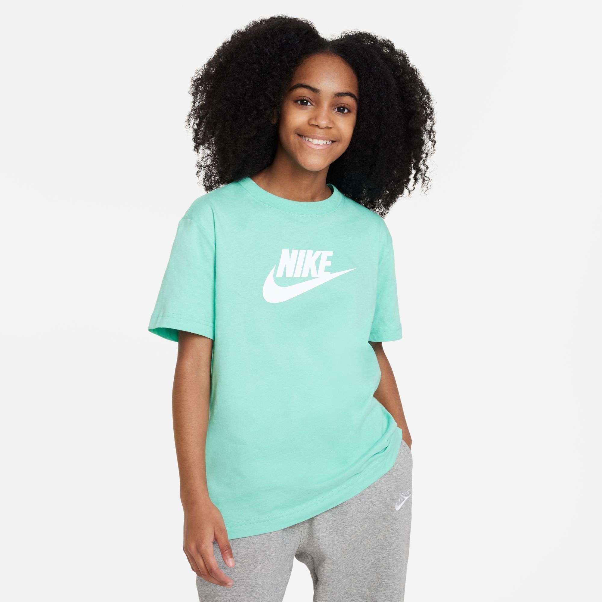 nike shirt girl