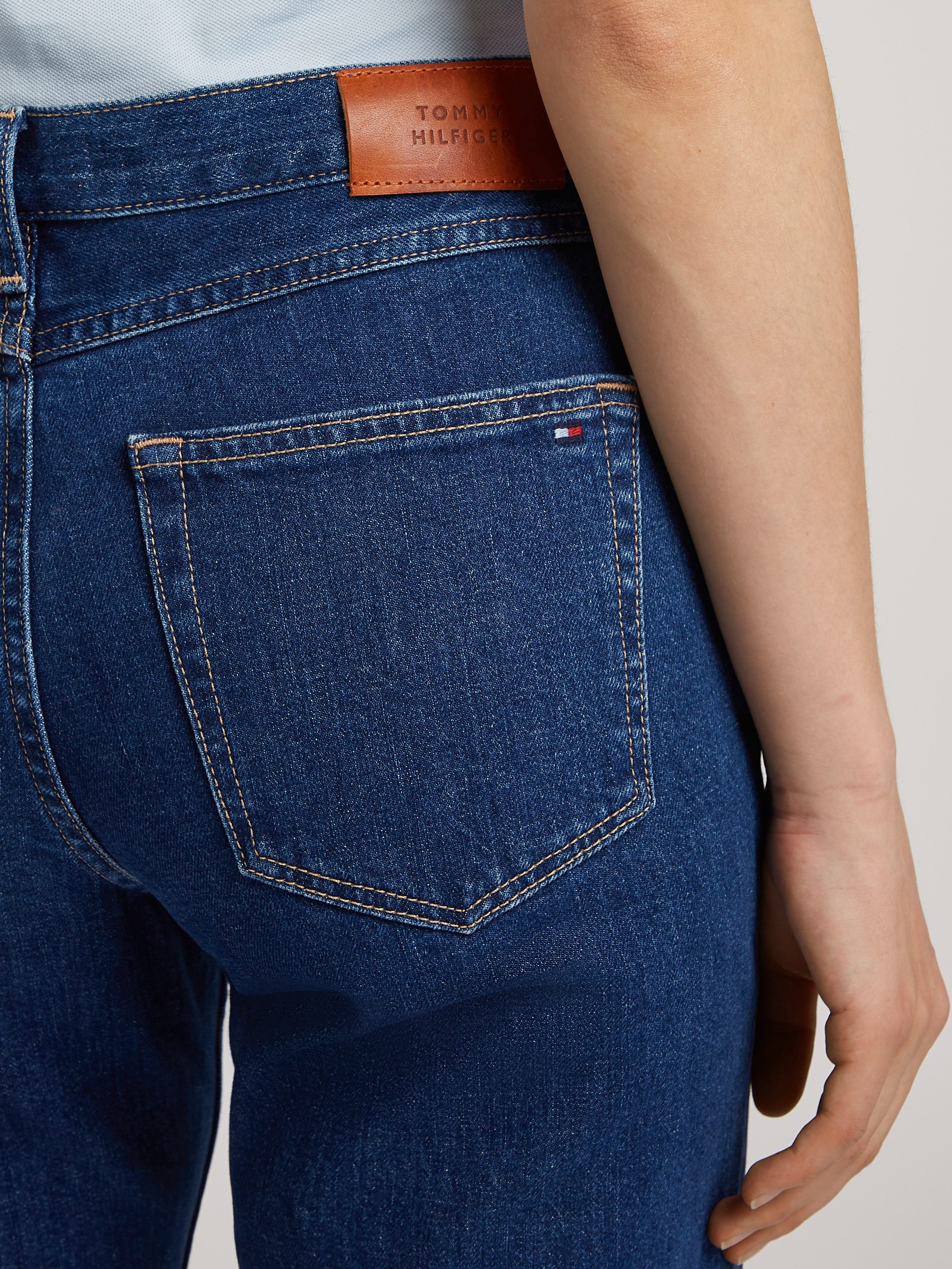 Tommy Hilfiger Straight jeans CLASSIC STRAIGHT RW ECRU met logo-badge, in enkel-lengte