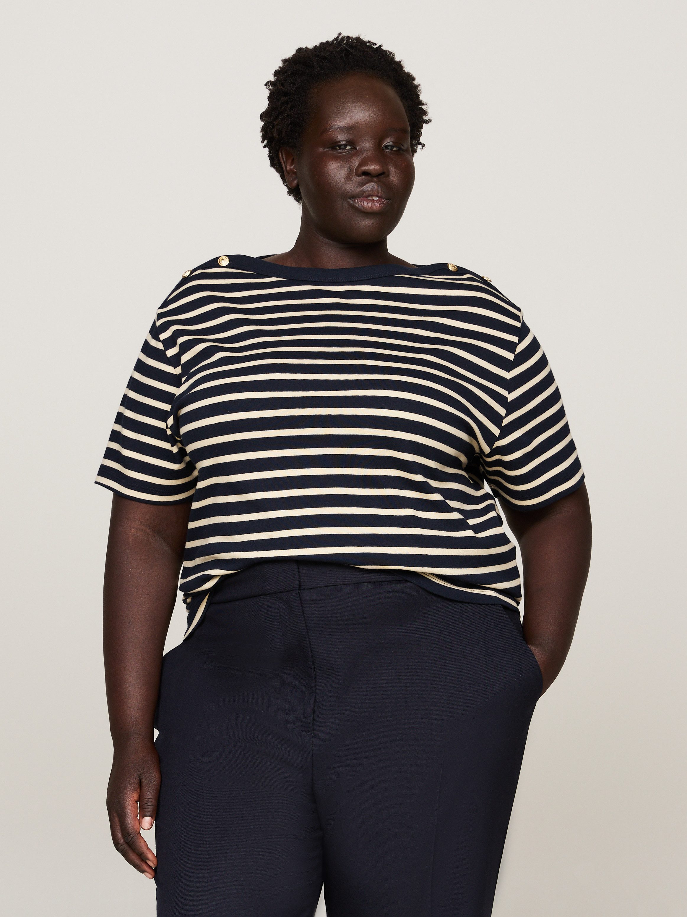 Tommy Hilfiger Curve Shirt met ronde hals CRV REG STRIPE GOLD BTN C-NK SS in grote maten streepdessin gouden knopen