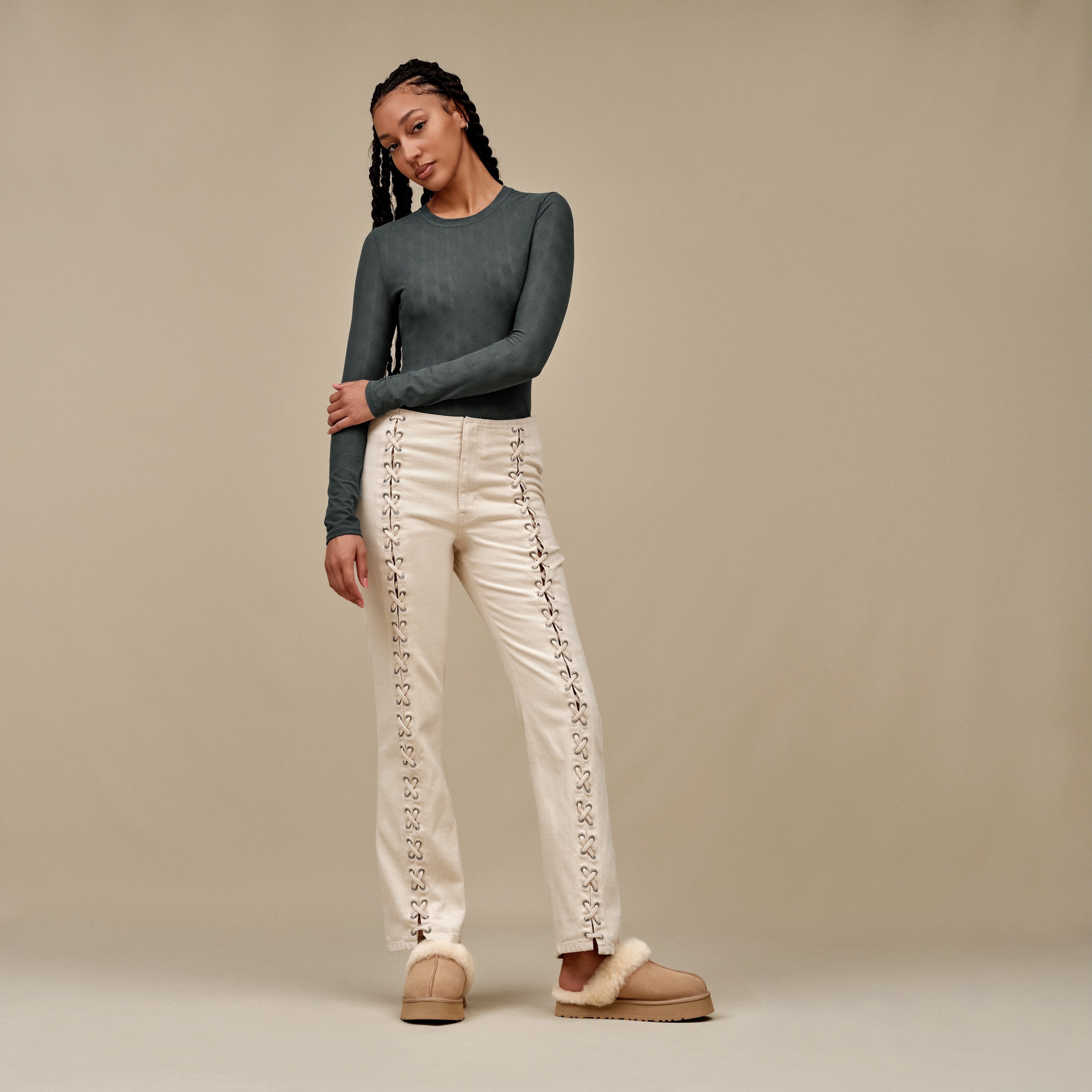 UGG Pantoffels DISQUETTE Huisslippers, huisschoen, klomp met trendy plateau