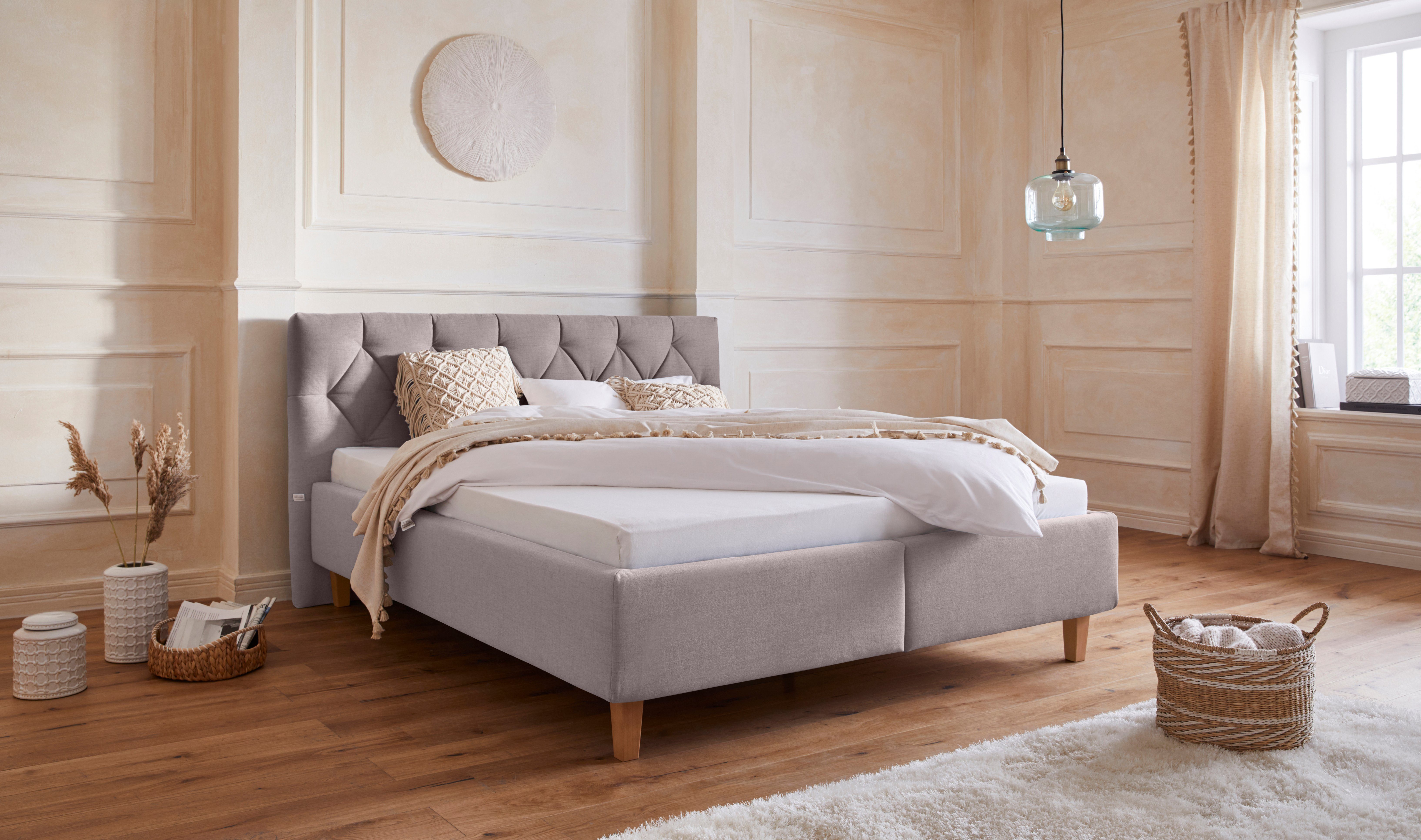 Guido Maria Kretschmer Home&Living Gestoffeerd bed Sunley 100 Kruisstiksel, hoofdbordhoogte 102 cm, zonder of met matras/lattenbodem
