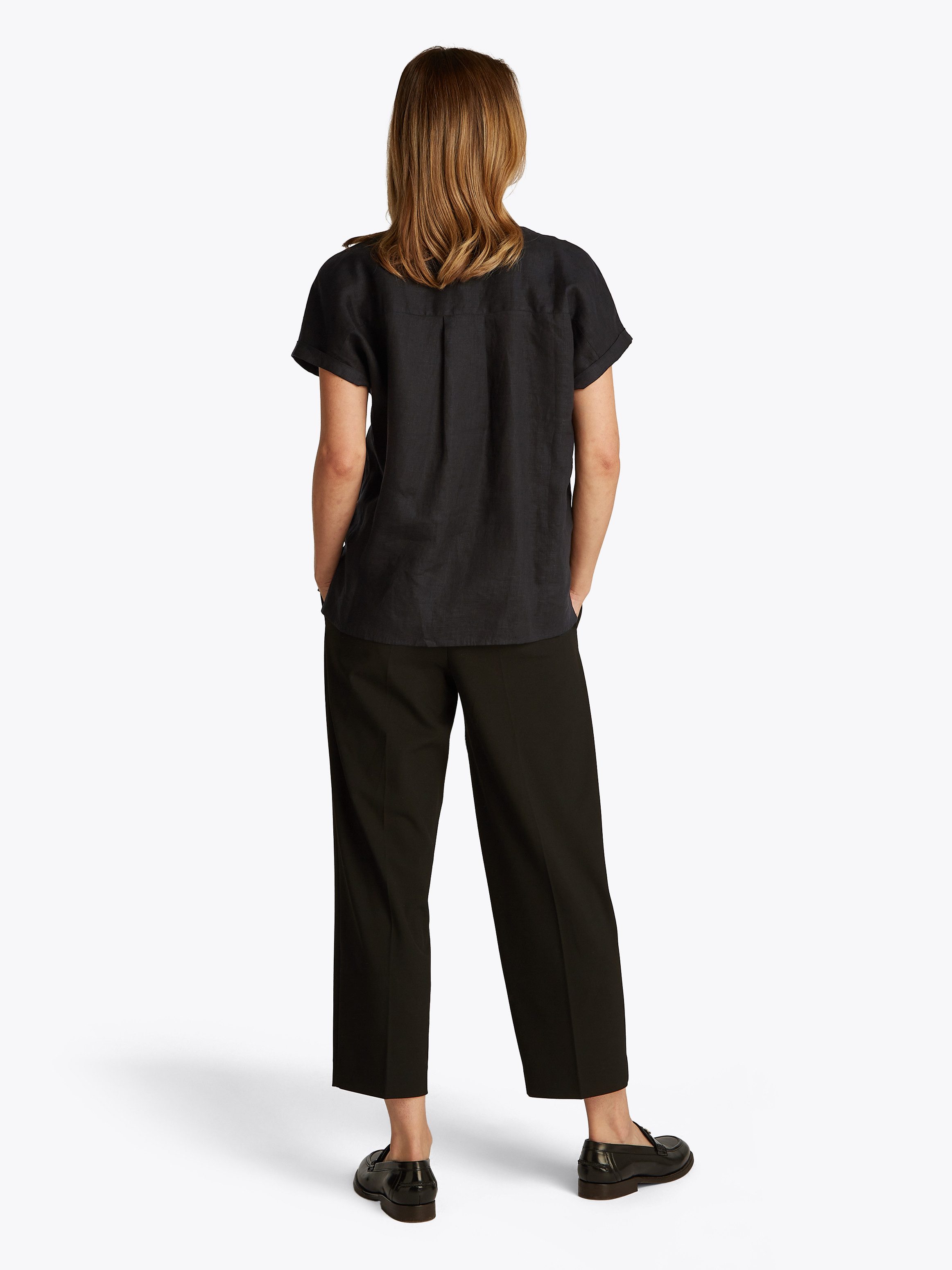 Tommy Hilfiger Blouse met korte mouwen ESS LINEN COLLARLESS S/S BLOUSE met logo-borduursel, verkoelend premium linnen