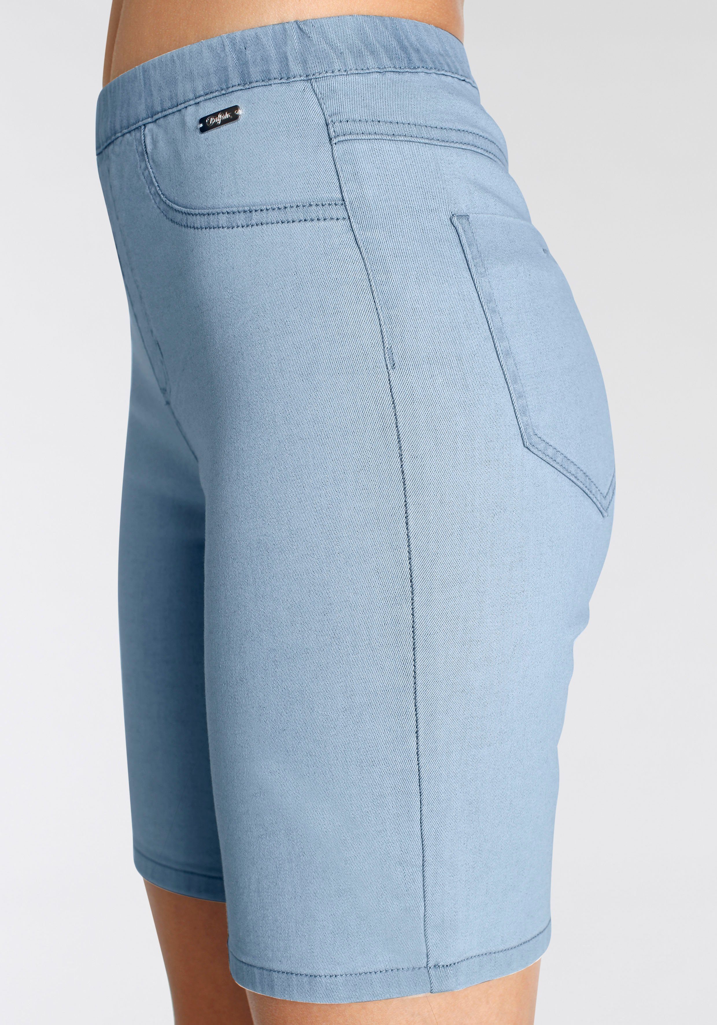 Buffalo Bermuda in elastische denim met twee achterzakken