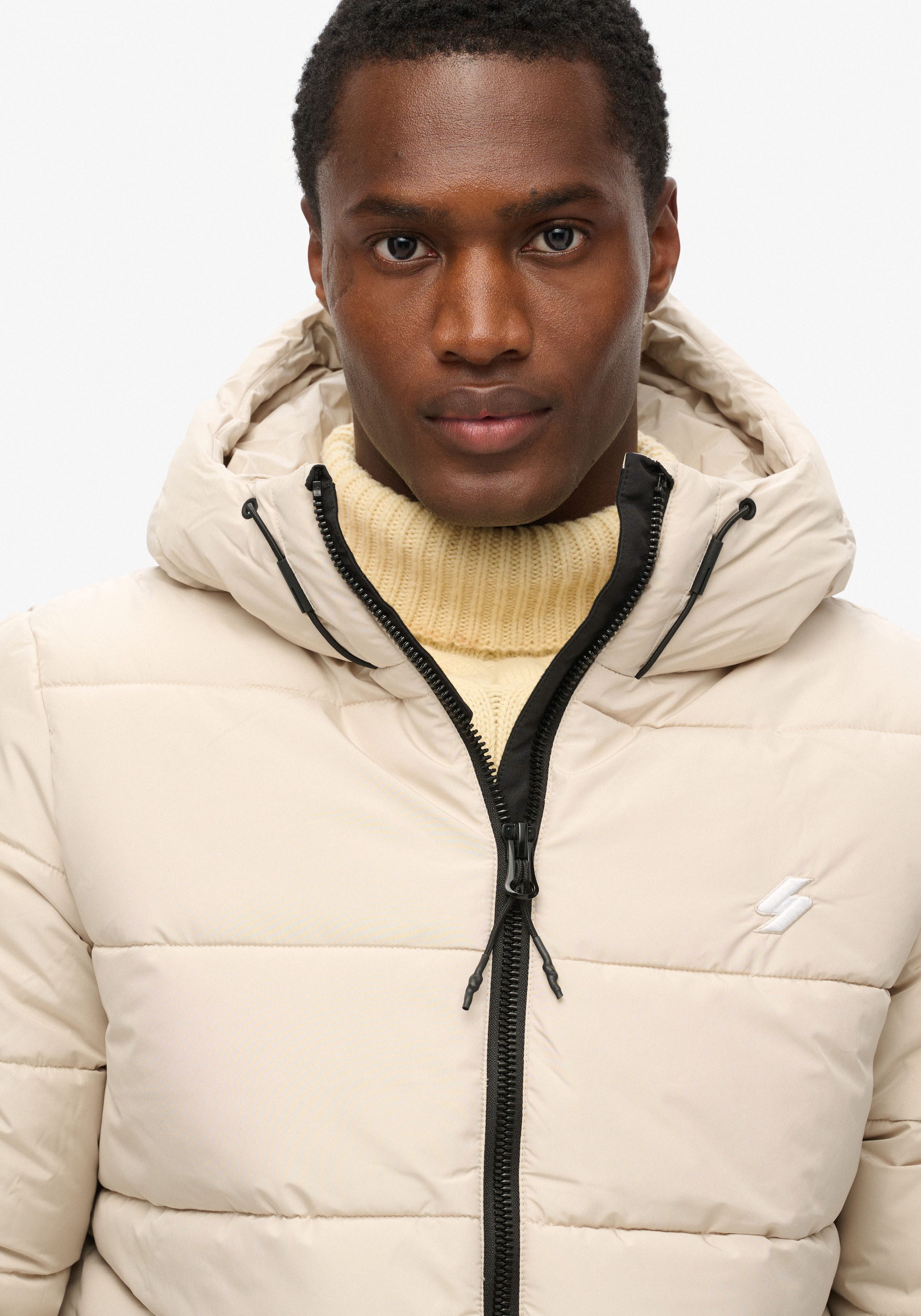 Superdry Gewatteerde jas HOODED SPORTS PUFFR JACKET met contrastkleurig borduursel