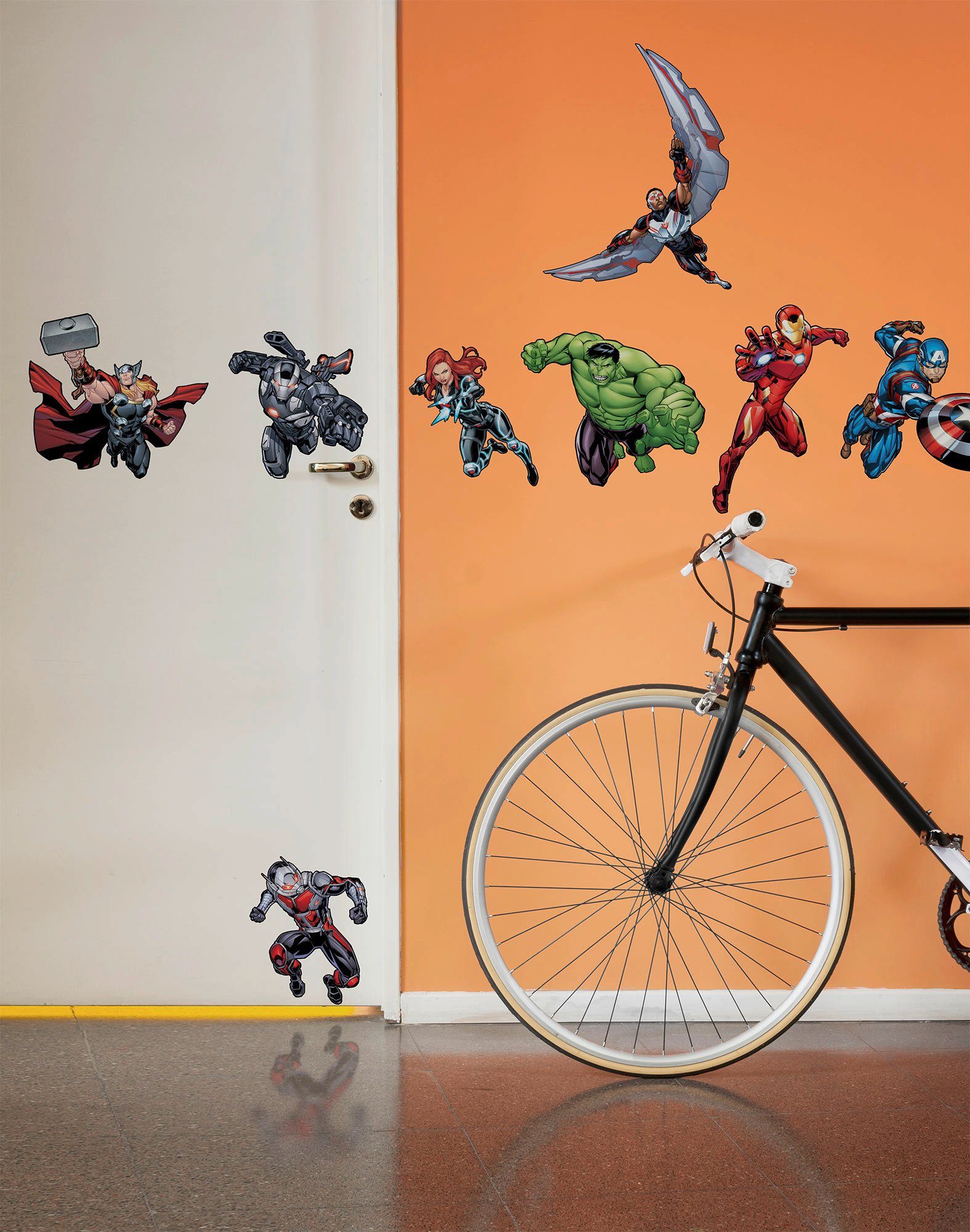 Komar Wandfolie Avengers Action - afm. 100 x 70 cm zelfklevend, wandstickers, kinderkamer (8-delig)