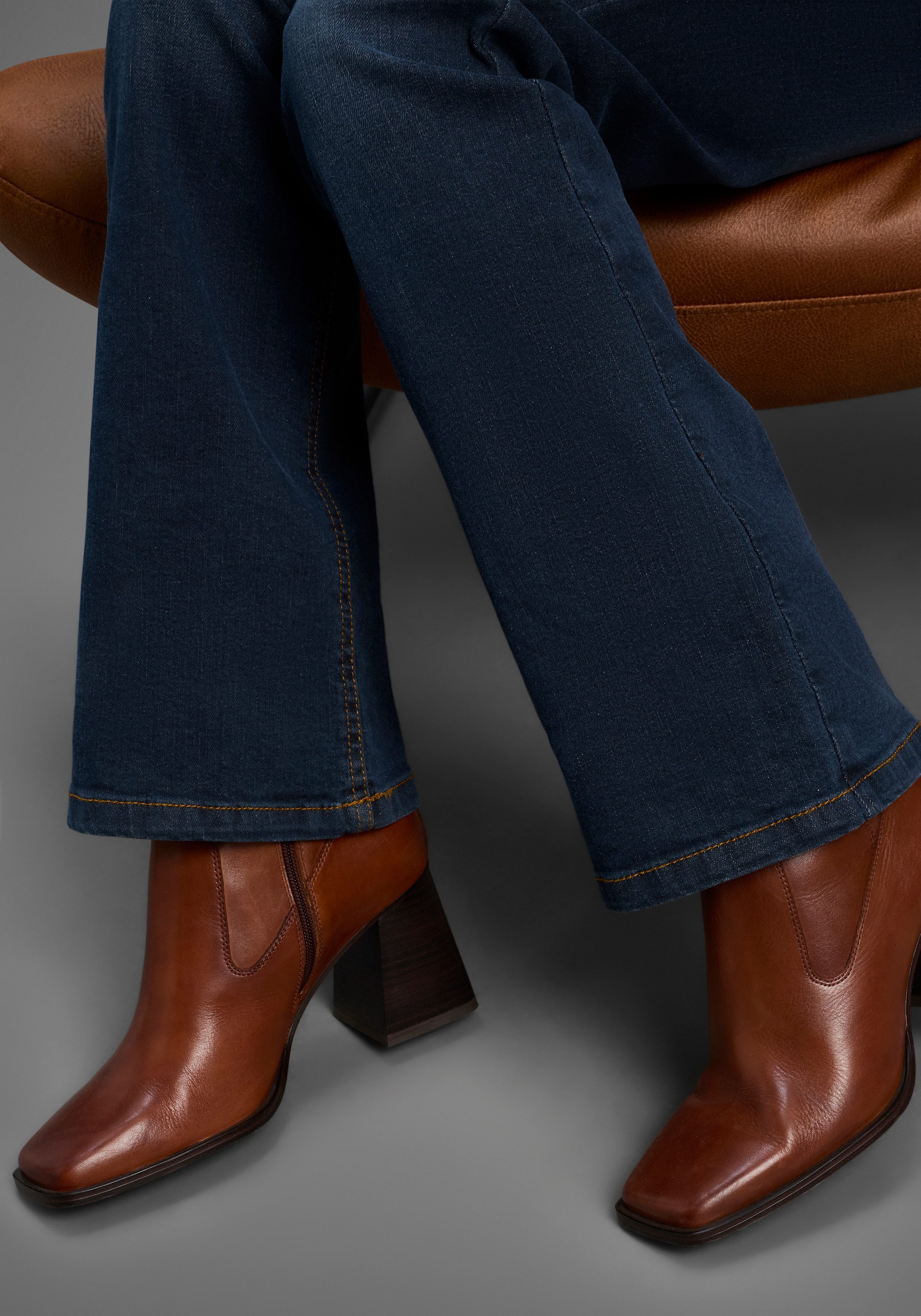 Arizona Bootcut jeans Tailleband met zij-elastiek inzet hoge taille, bootcut, met stretch, klassieke 5-pocket-stijl