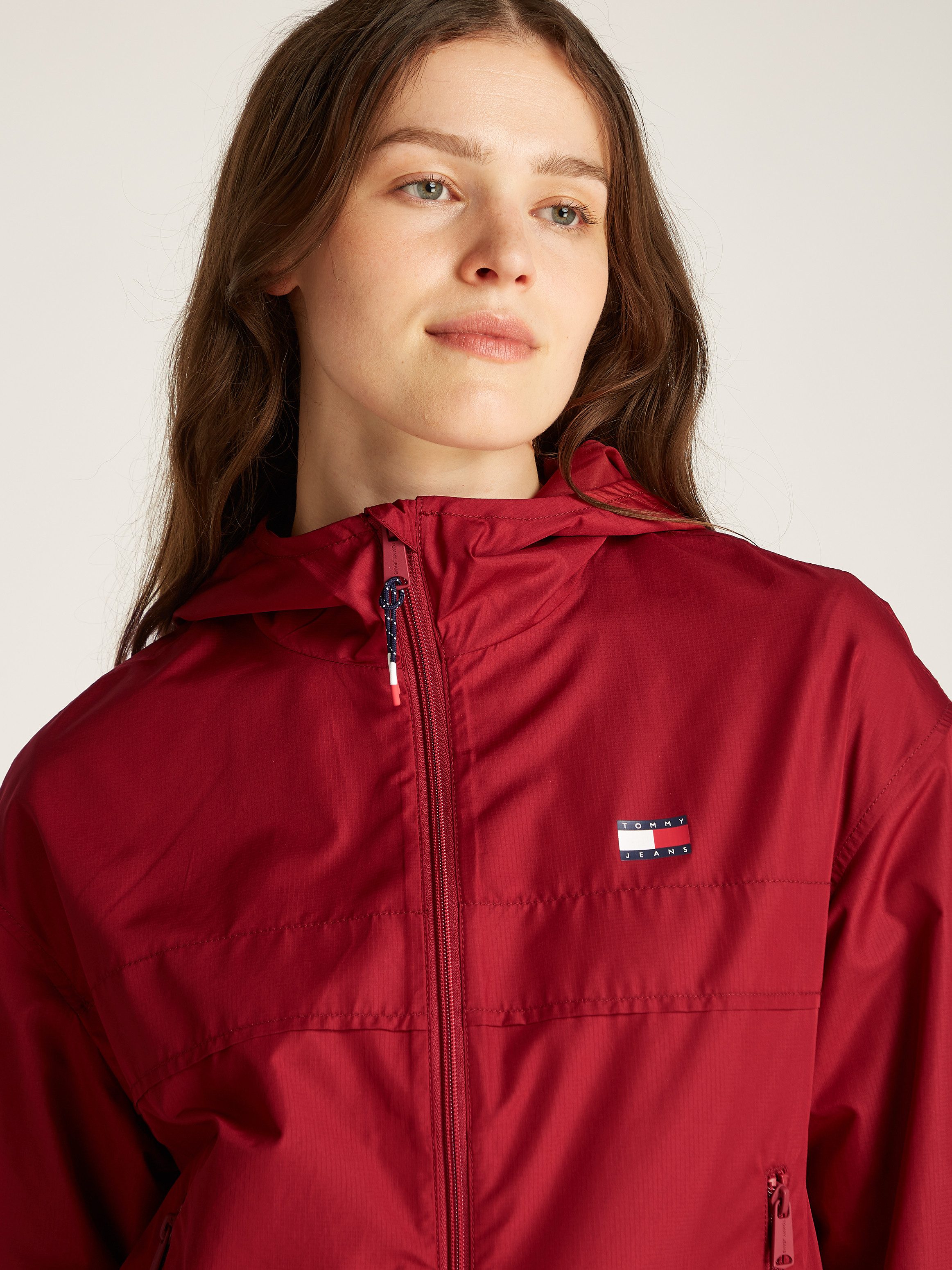 TOMMY JEANS Windbreaker TJW CRP LT CHICAGO in modieuze cropped vorm