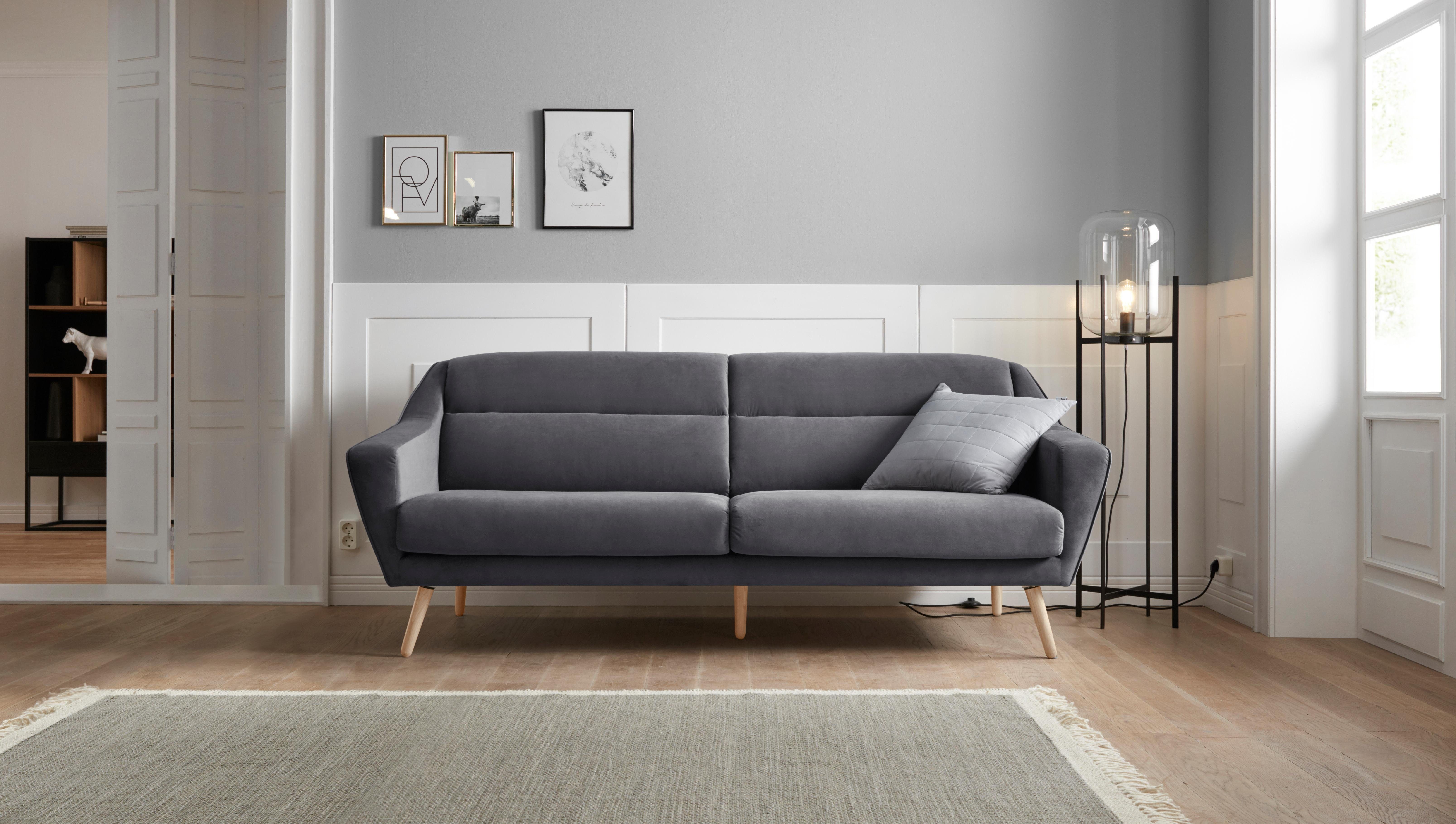 Andas 3-zitsbank Bille met naad in het rugkussen en eikenhouten poten, design by morten georgsen