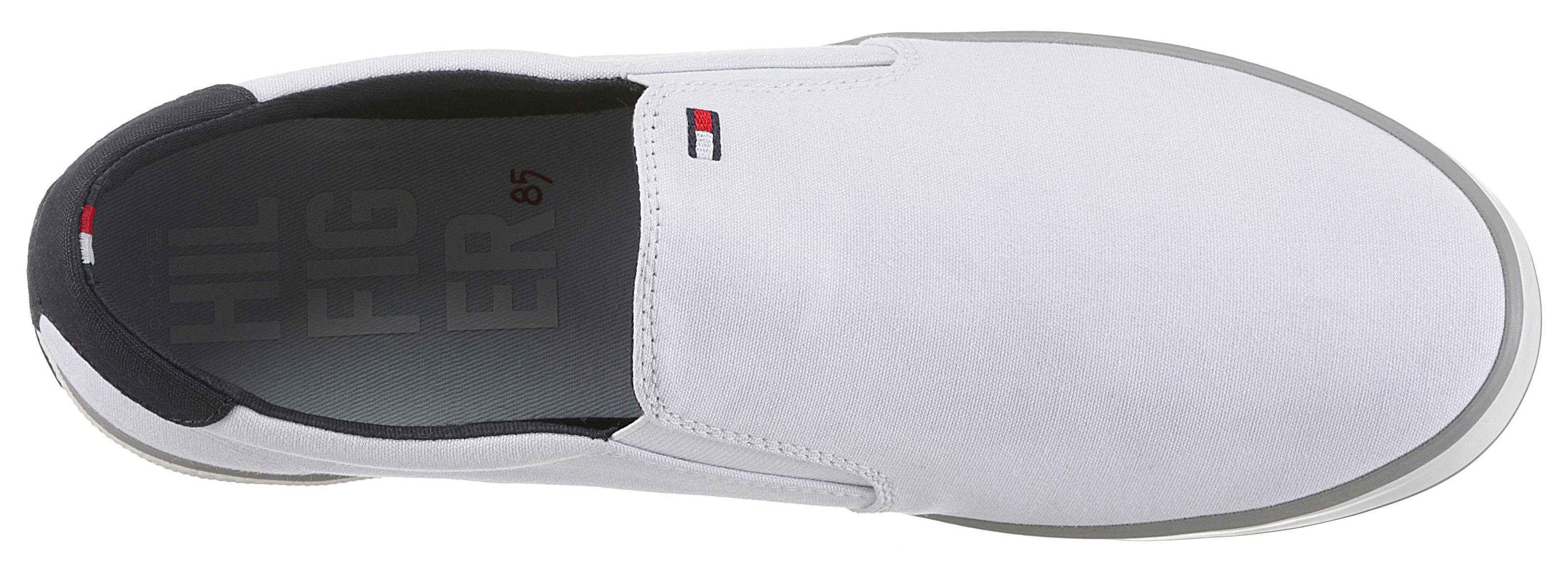 Tommy Hilfiger Slip-on sneakers ICONIC SLIP ON SNEAKER Slipper, vrijetijdsschoen, lage schoen met zij-stretchinzetten