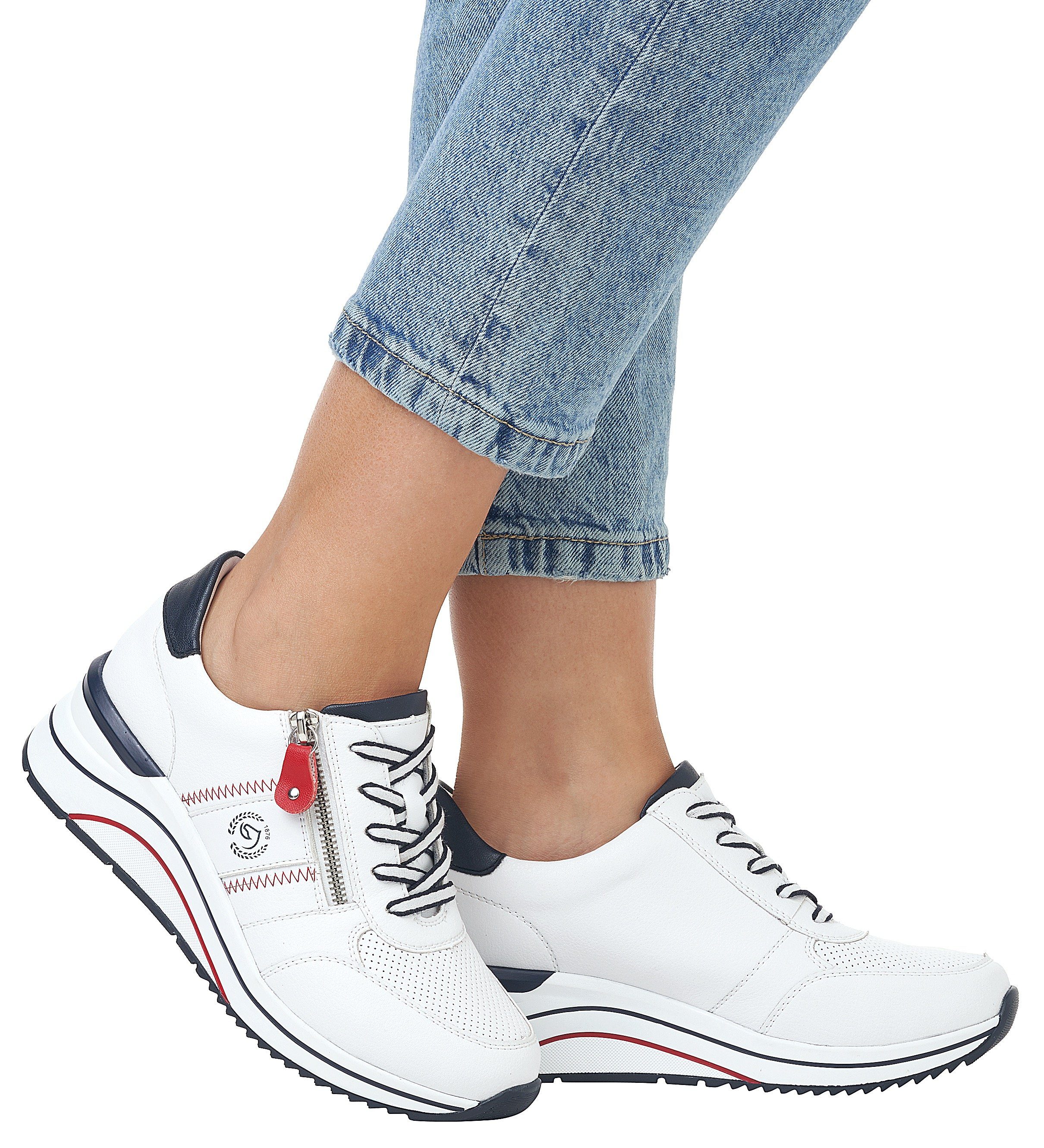 Remonte Sneakers met sleehak , vrijetijdsschoen, lage schoen, veterschoen met metallic contrastaccenten
